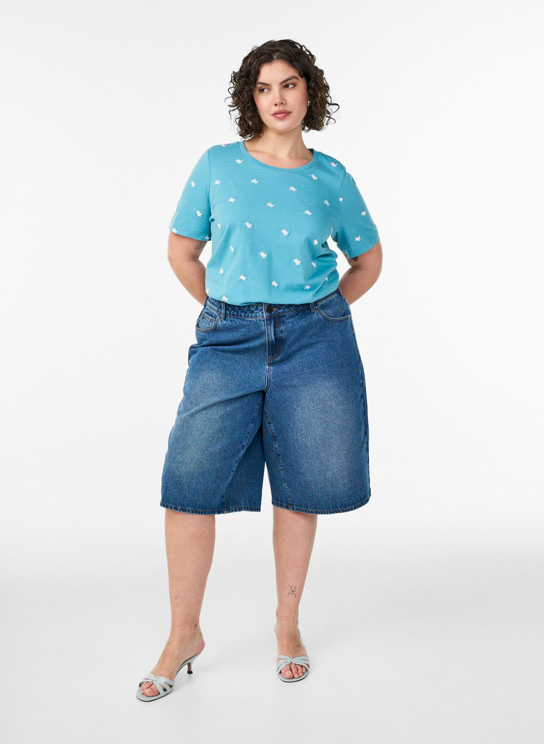 ZizziT-shirt en coton biologique avec motifs brod&eacute;s, Bleu, Model image number 1