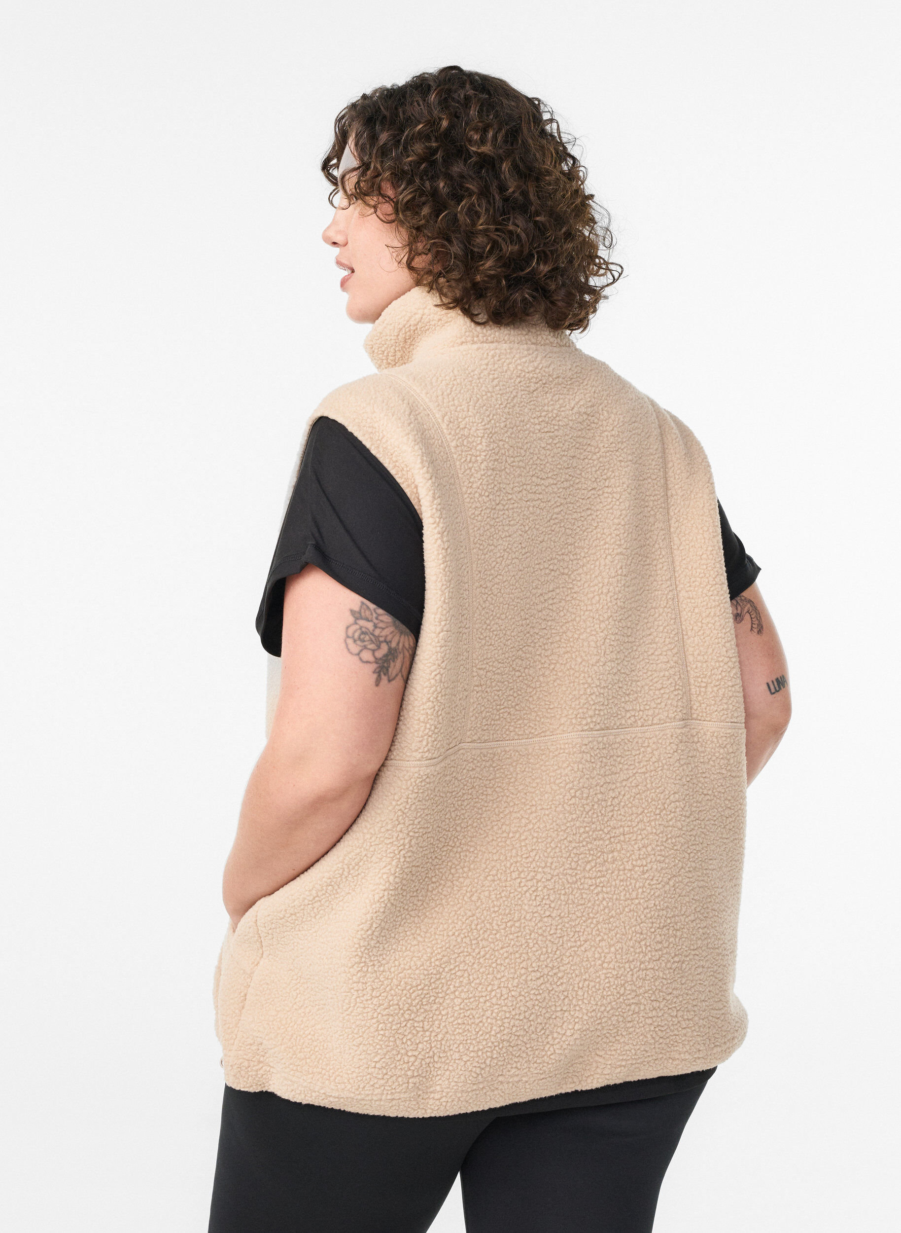 Zizzi Gilet teddy avec poches, Beige, Model image number 2