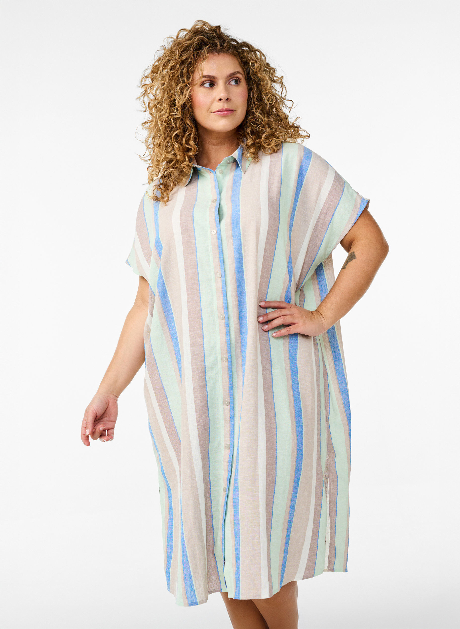 Zizzi Chemise longue en viscose et en lin, Bleu, Model image number 0