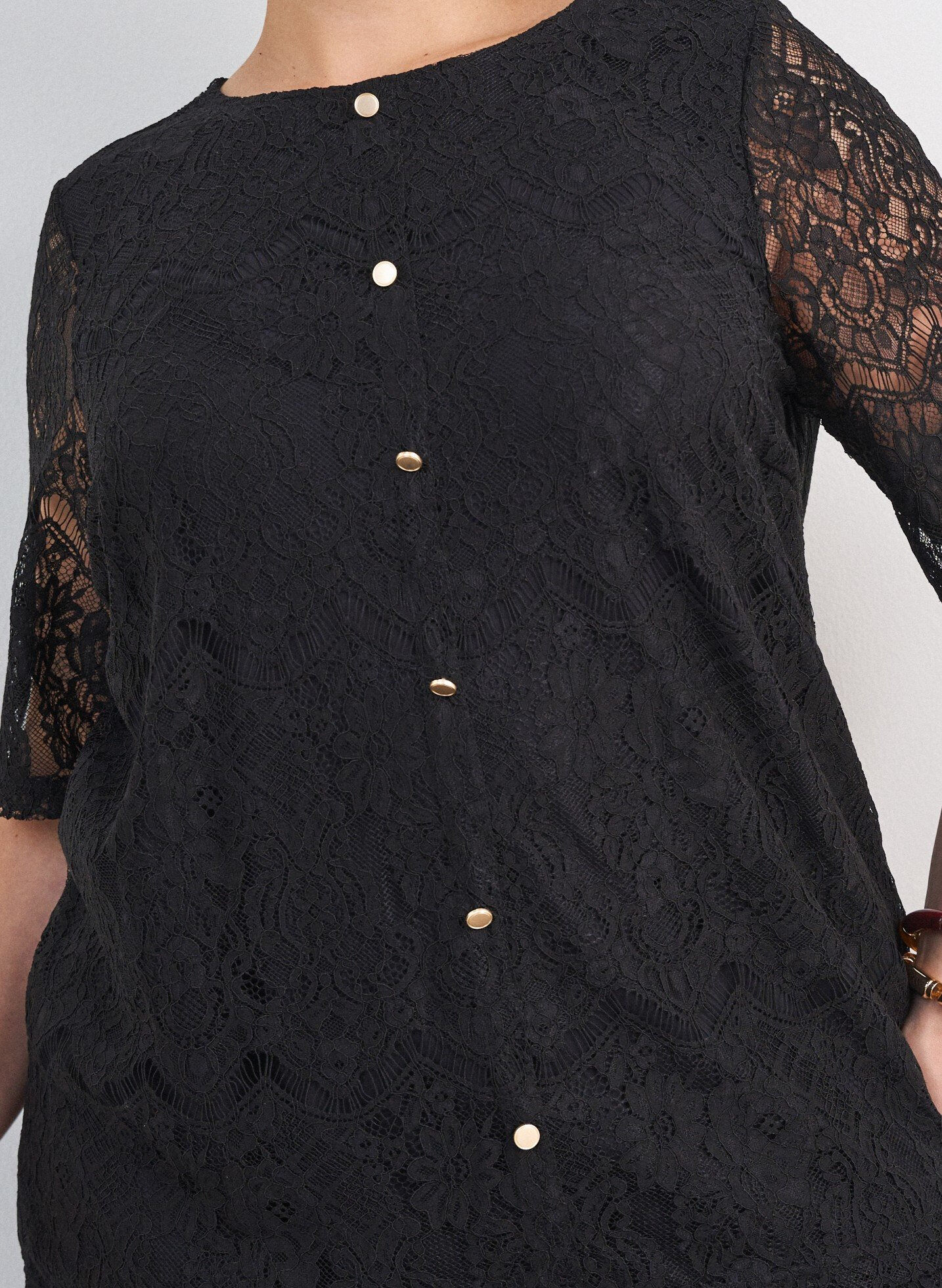 ZizziBlouse en dentelle avec boutons d&eacute;coratifs, Noir, Model image number 3