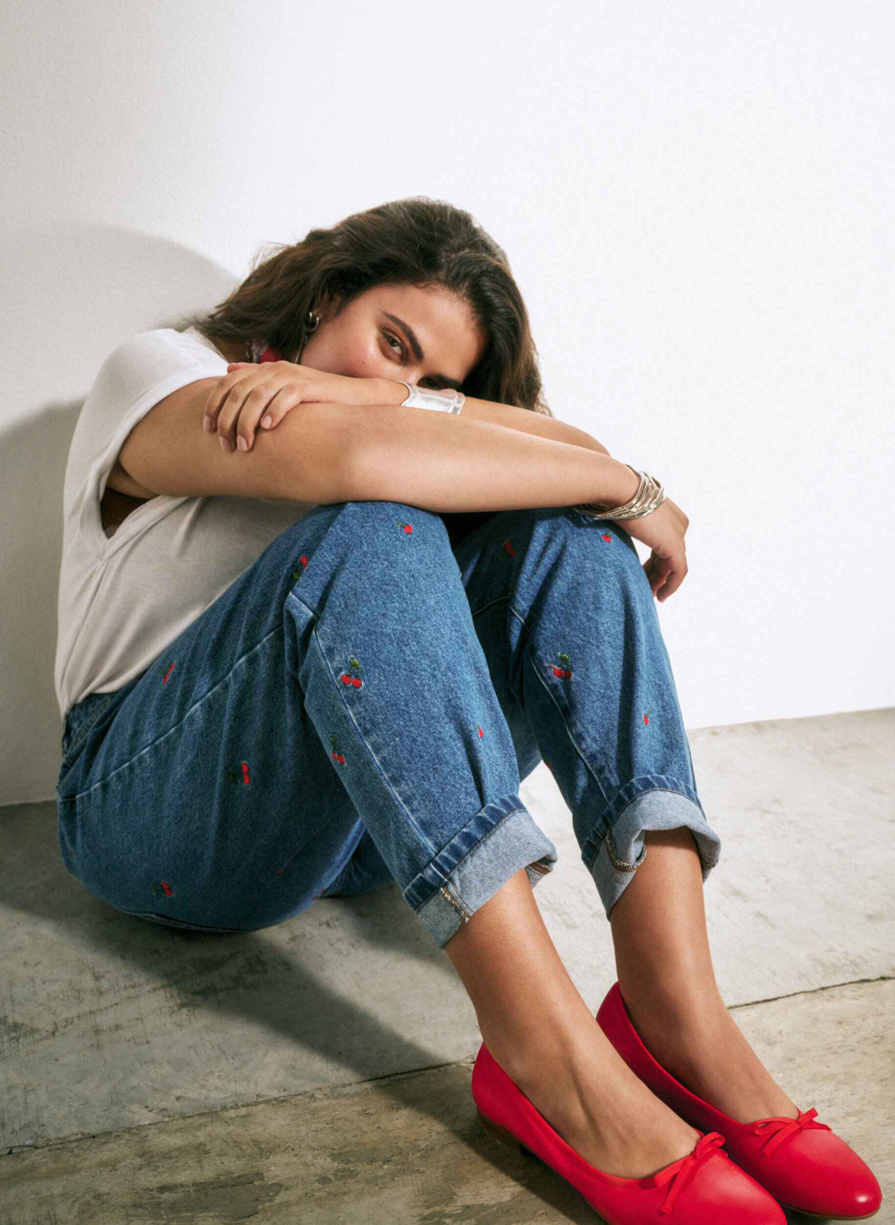 Zizzi Jeans Mille coupe Mom avec broderies, Bleu Clair, Image image number 1