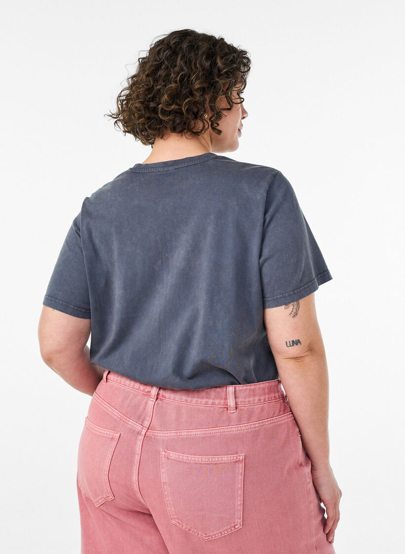 T-shirt en coton avec imprim&eacute; sur le devant et effet d&eacute;lav&eacute;, Gris, Model image number 2