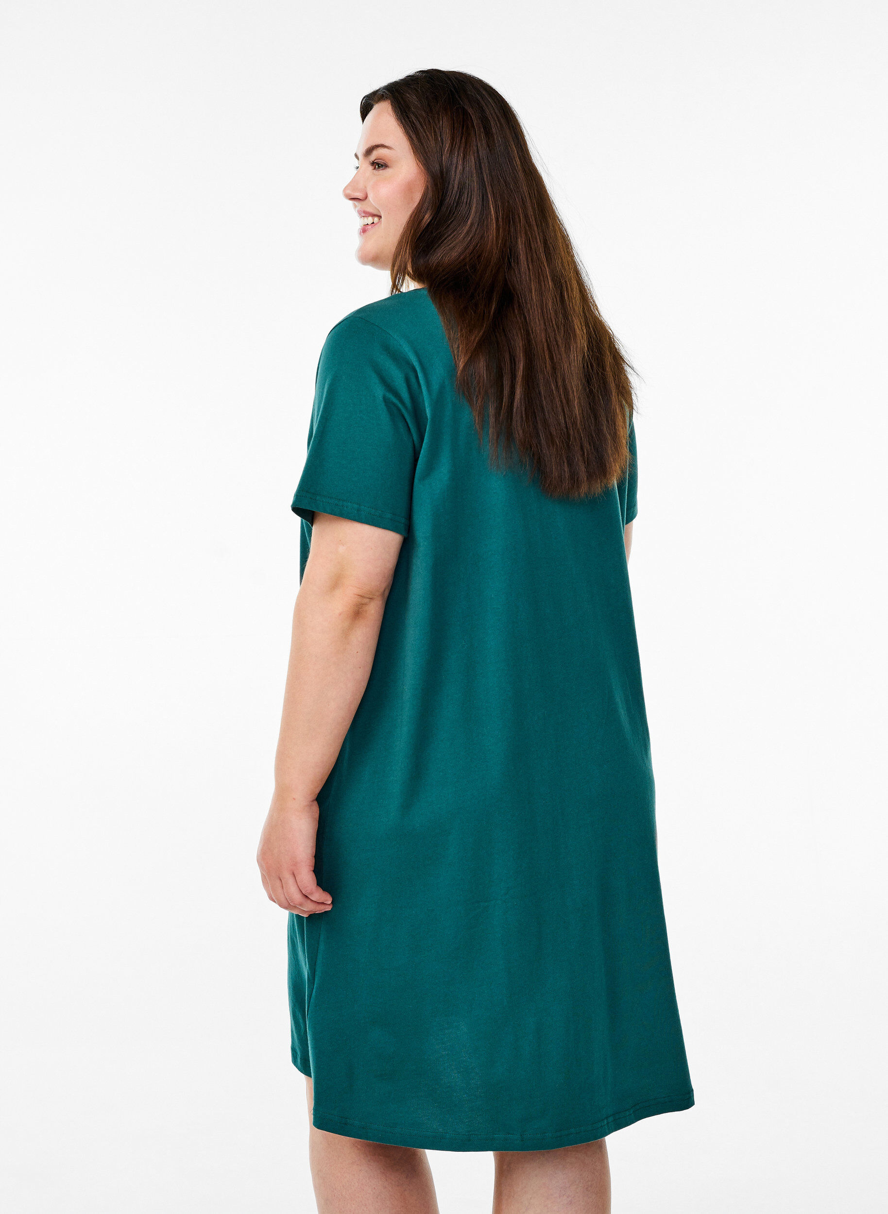 ZizziChemise de nuit en coton biologique et &agrave; col en V, Vert fonc&eacute;, Model image number 2