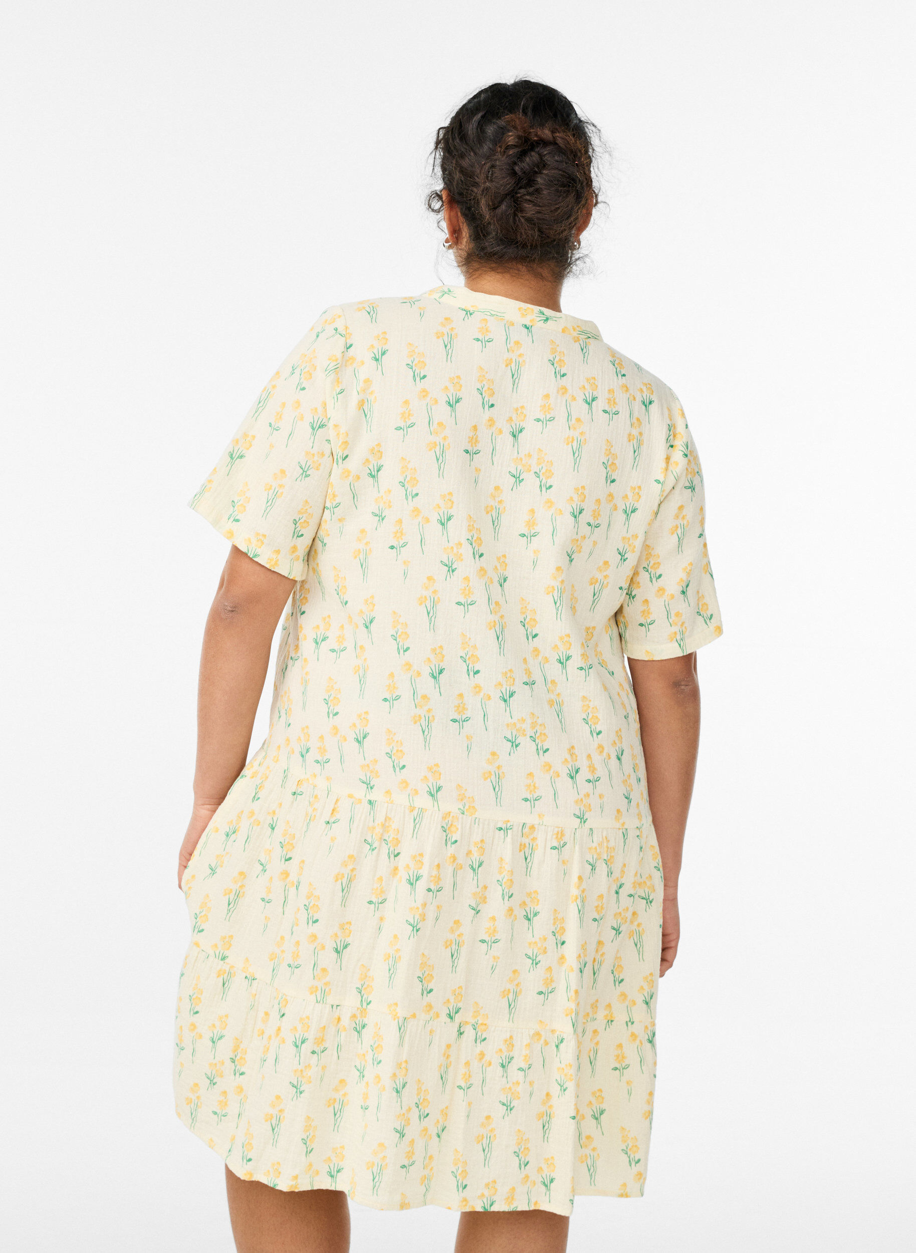 Zizzi Robe courte &eacute;vas&eacute;e en mousseline de coton, Jaune clair, Model image number 2