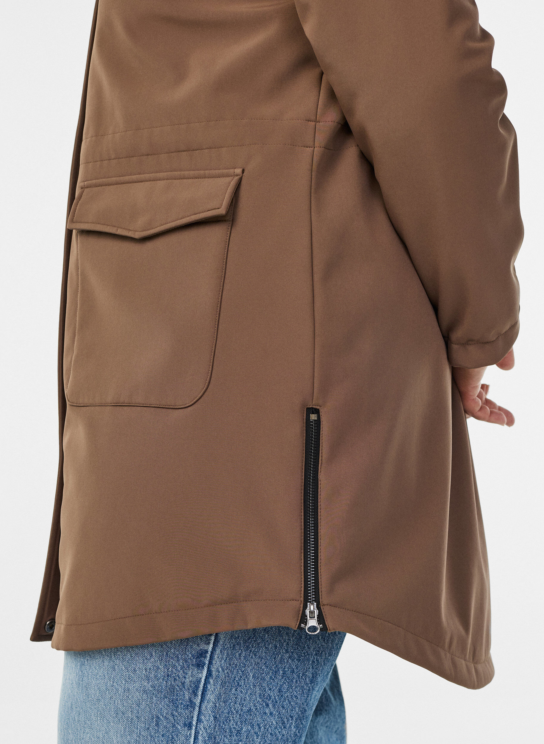 Zizzi Veste softshell r&eacute;sistante &agrave; l'eau avec doublure matelass&eacute;e, Marron, Model image number 3