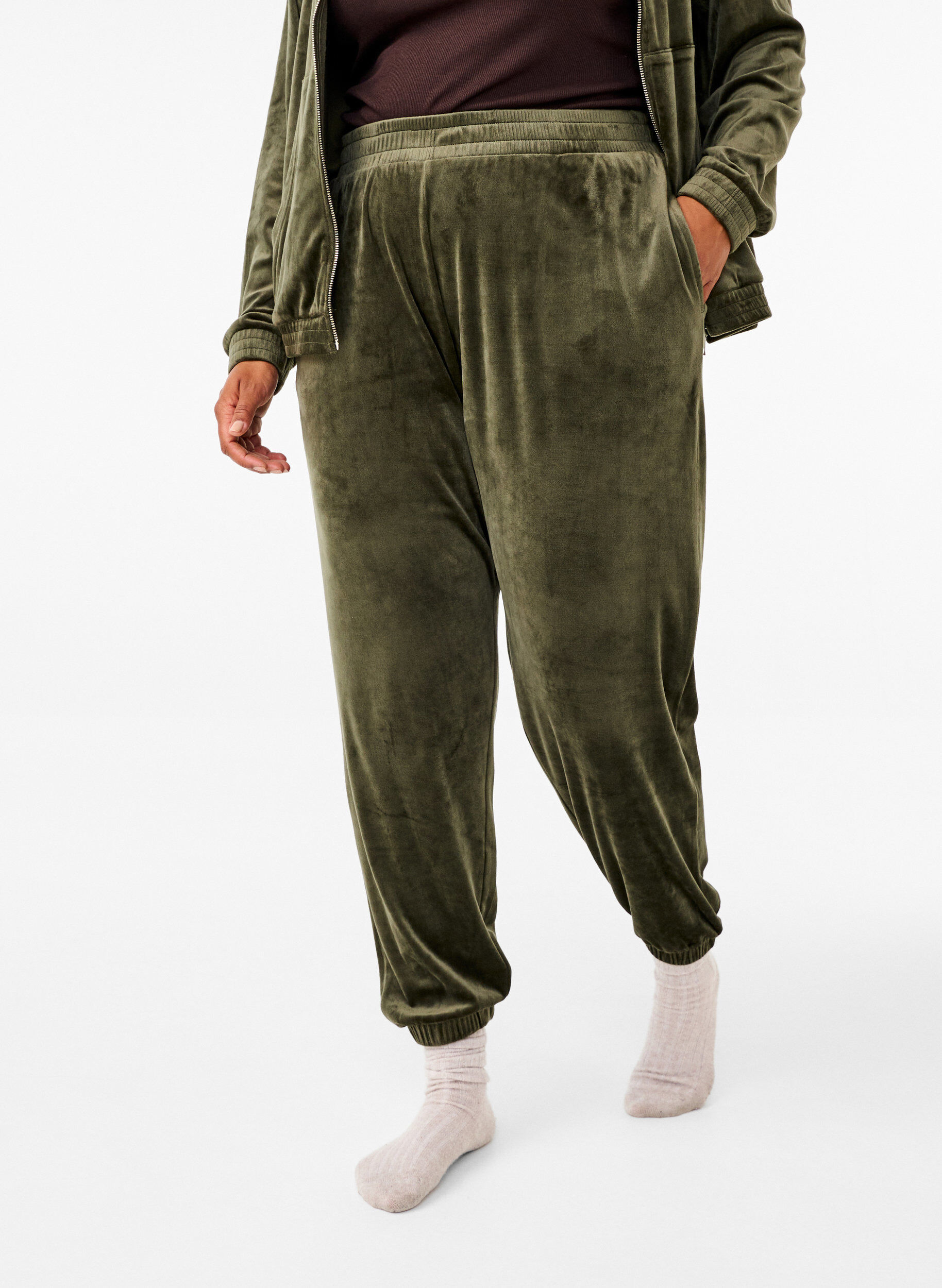 ZizziPantalon ample en velours, Vert fonc&eacute;, Model image number 2