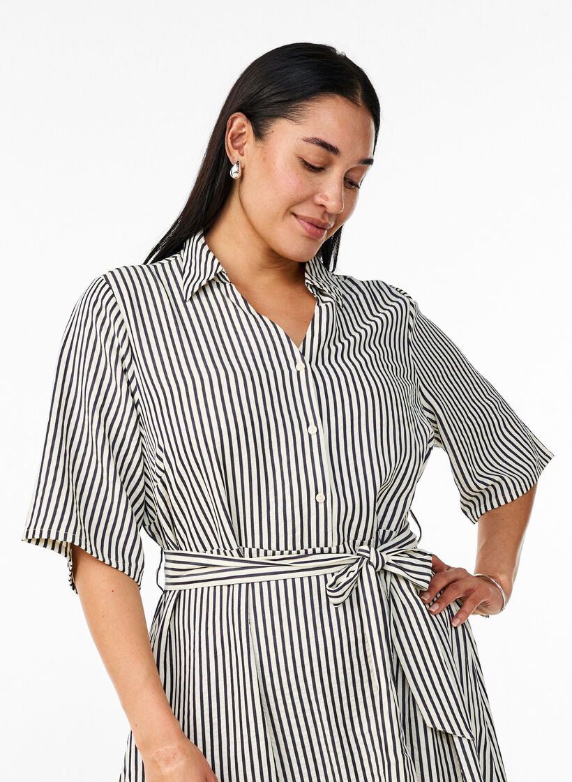 Robe-chemise longue jusqu&rsquo;aux chevilles avec ceinture &agrave; nouer et rayures, Noir, Model image number 2
