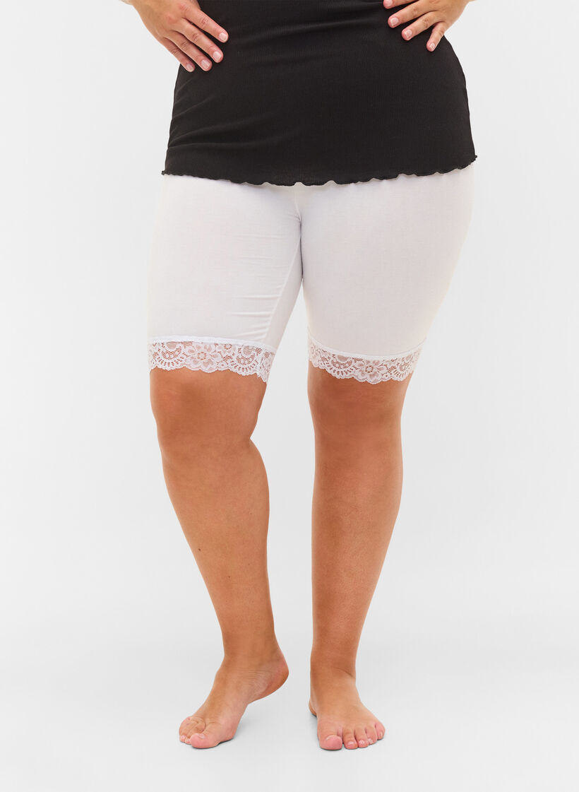 Short de cyclisme avec bordure en dentelle, Blanc, Model image number 2