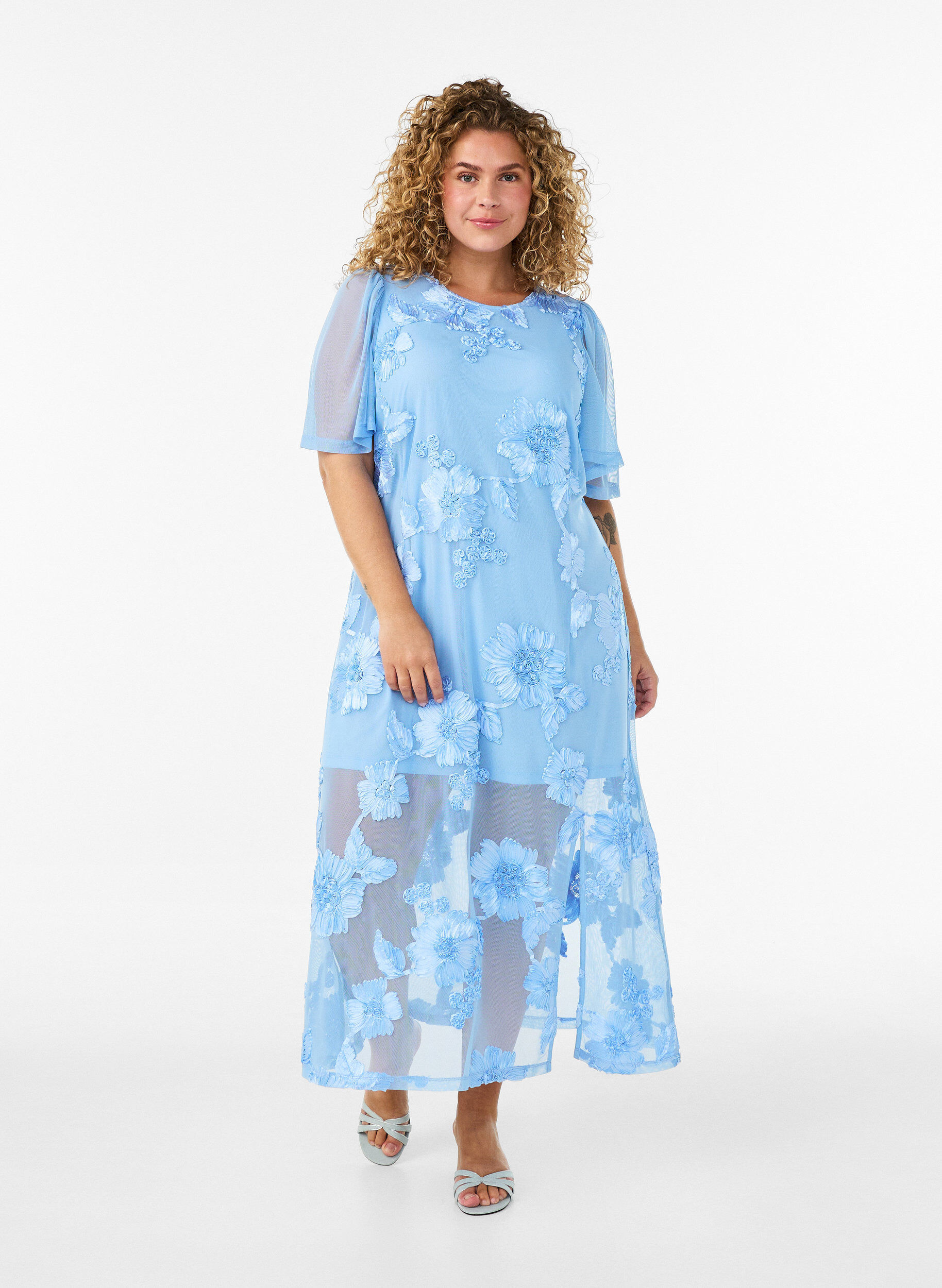 ZizziRobe en maille avec applications florales, Bleu Clair, Model image number 0