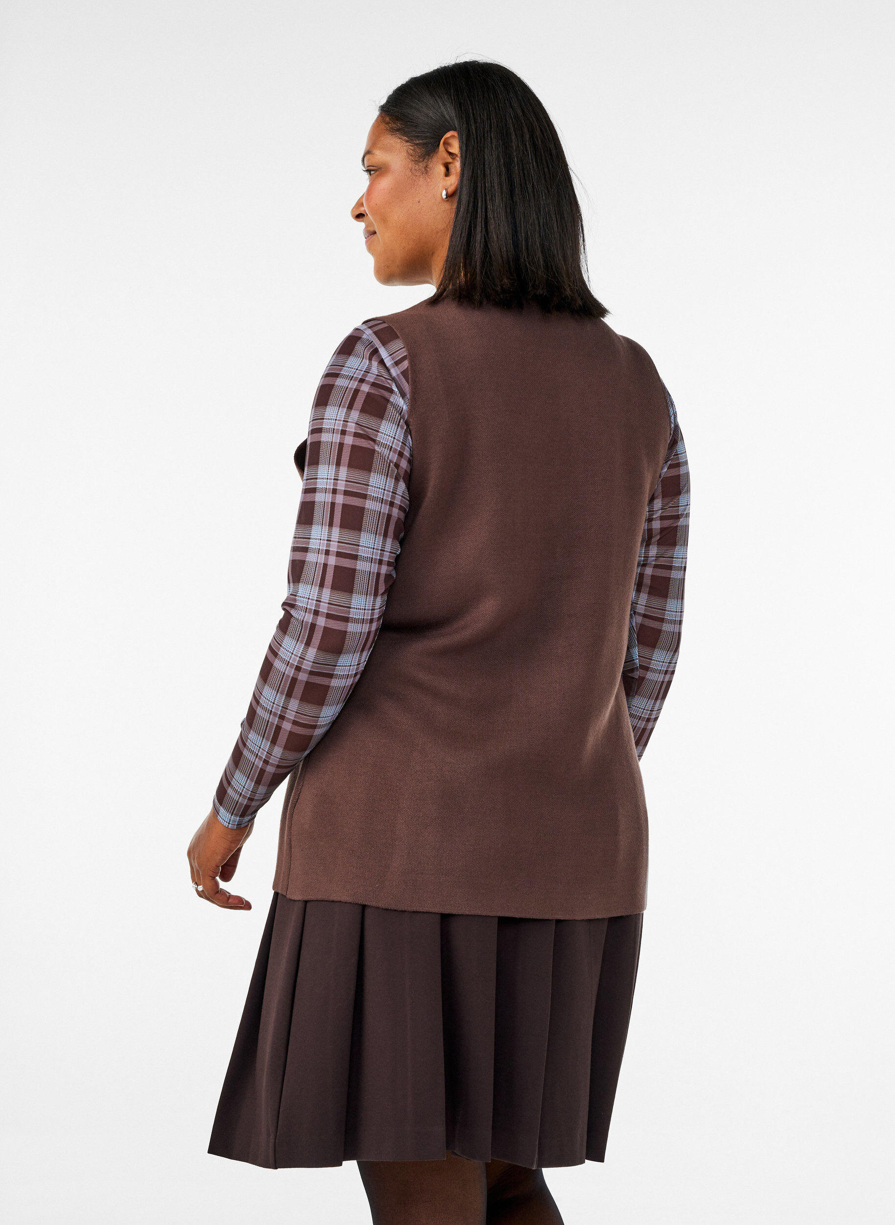 ZizziGilet en maille sans manches avec boutons d&eacute;coratifs, Marron, Model image number 2