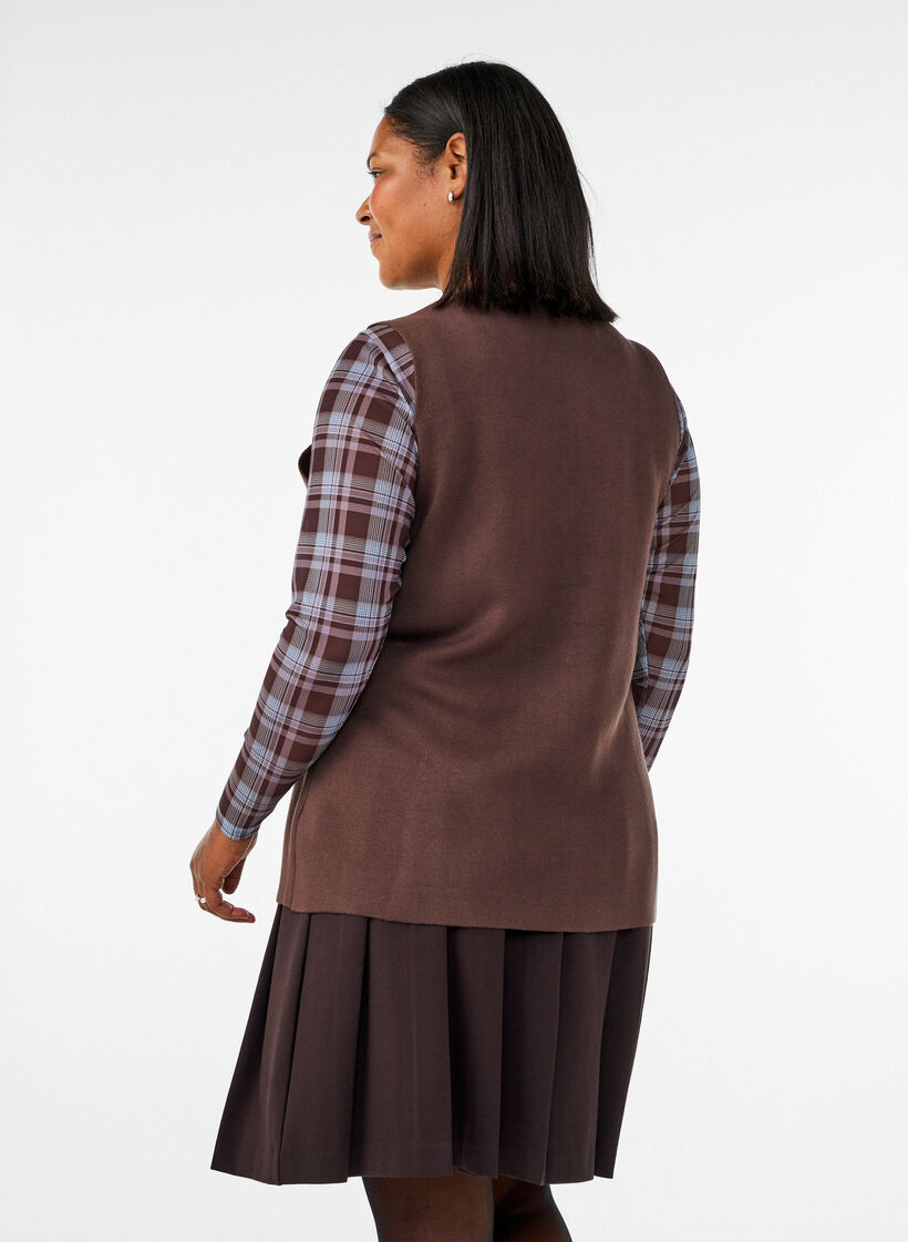 Gilet en maille sans manches avec boutons d&eacute;coratifs, Marron, Model