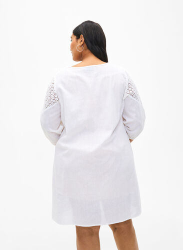 Robe en mélange de coton et de lin agrémentée de détails en crochet, Bright White, Model image number 1