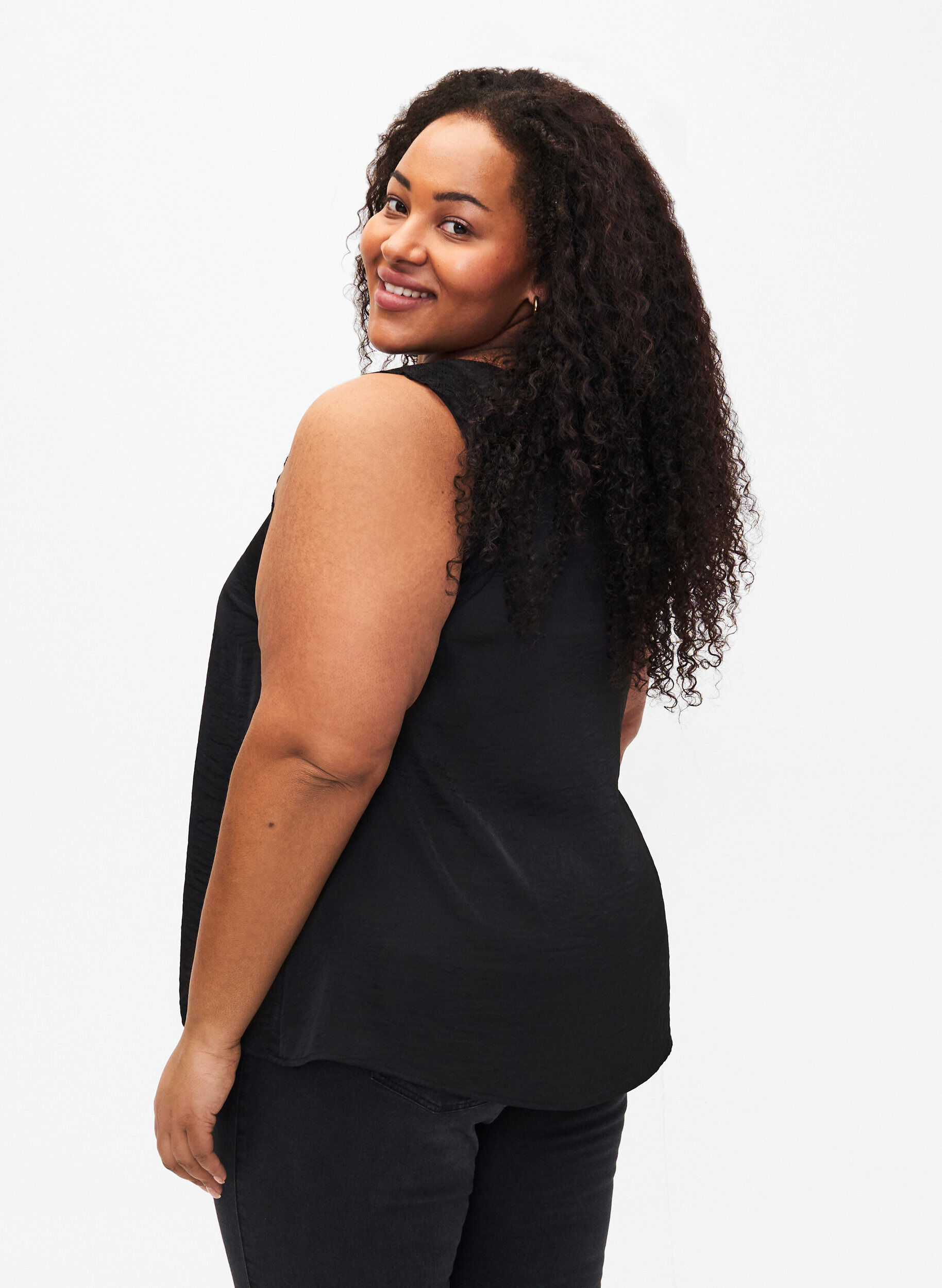 Zizzi Haut avec dentelle et d&eacute;tail de croix, Black, Model image number 1