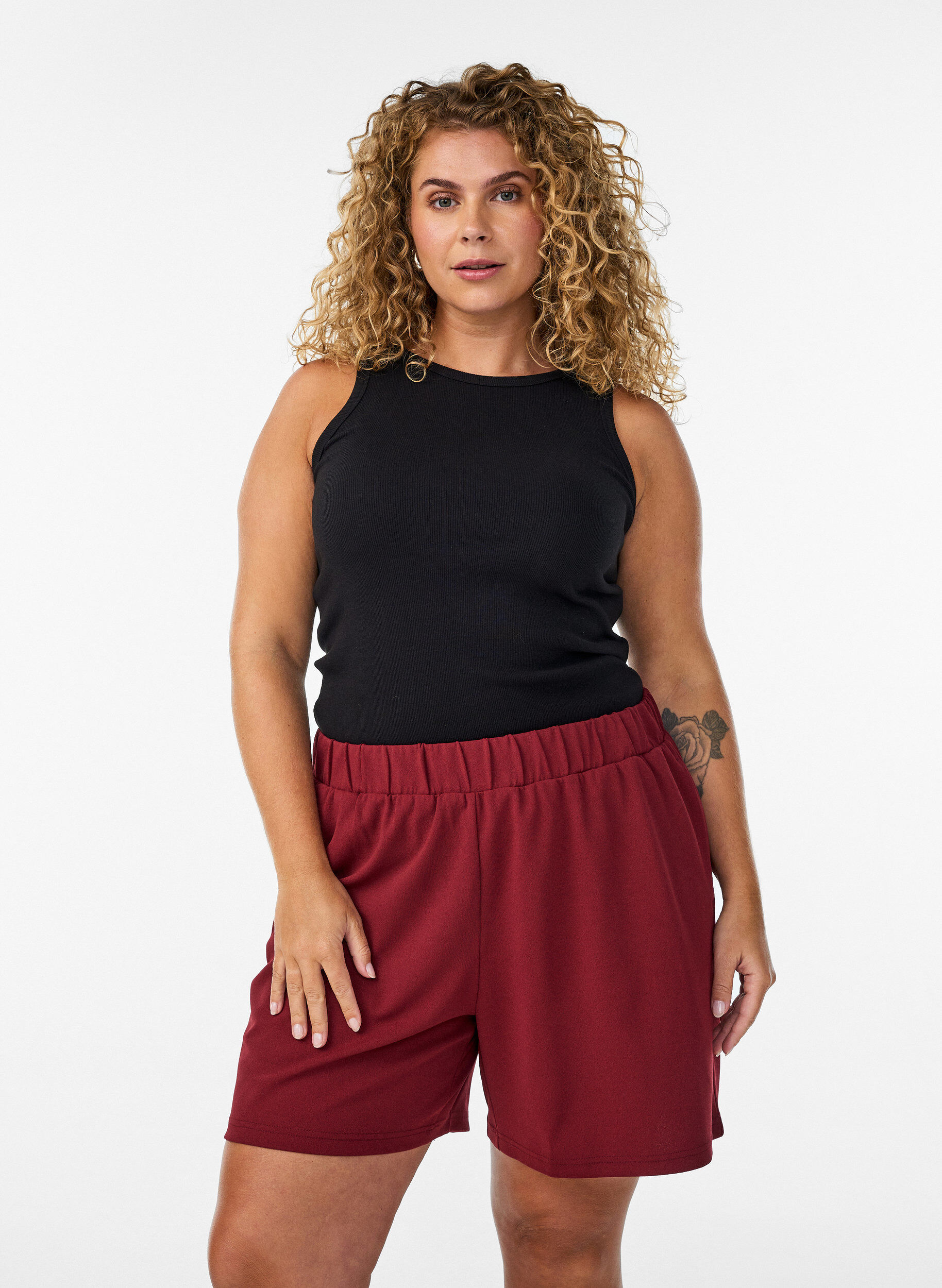 Shorts amples avec des poches, Bordeaux fonc&eacute;, Model