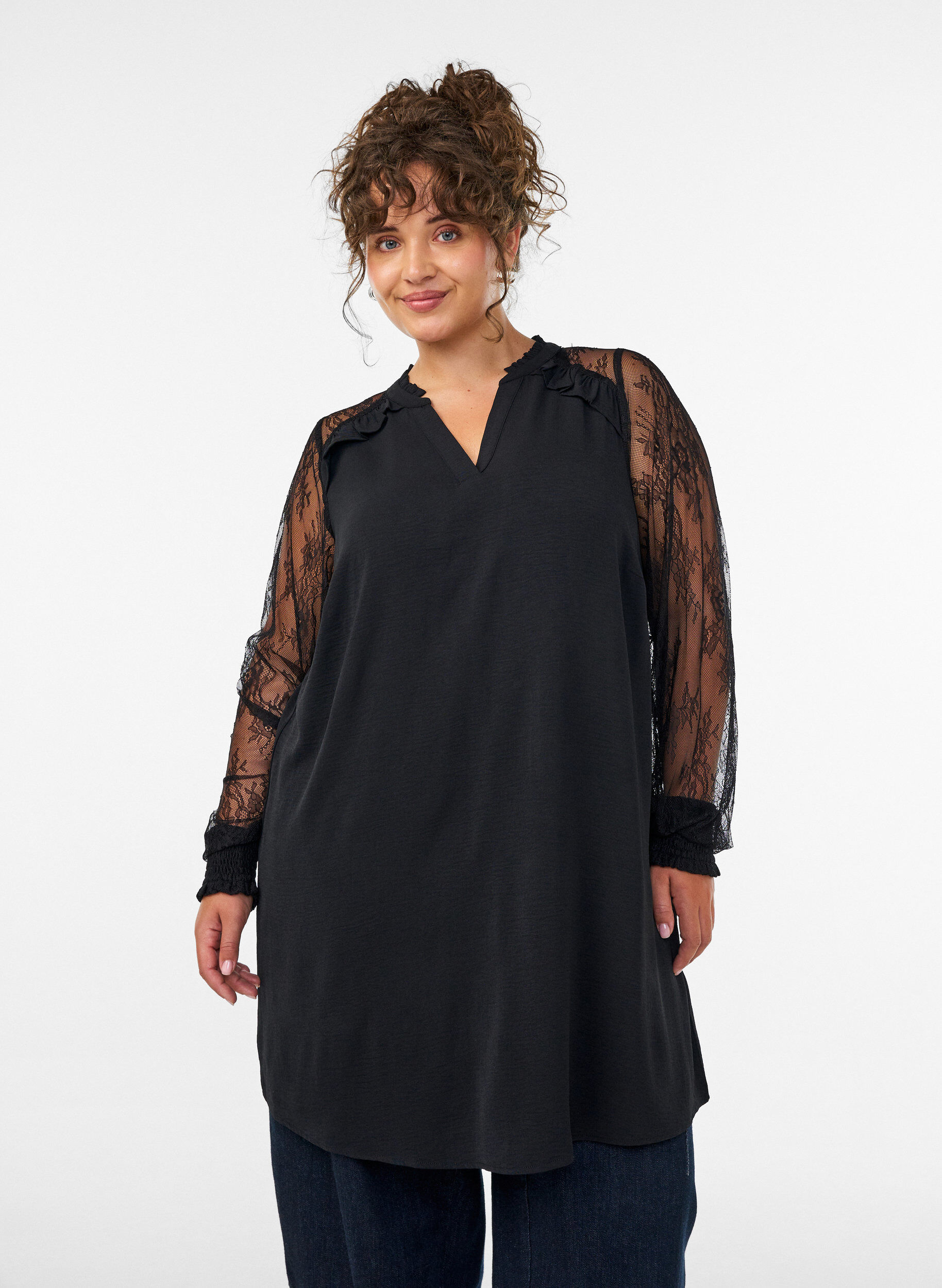 Tunique avec manches en dentelle transparente, Noir, Model