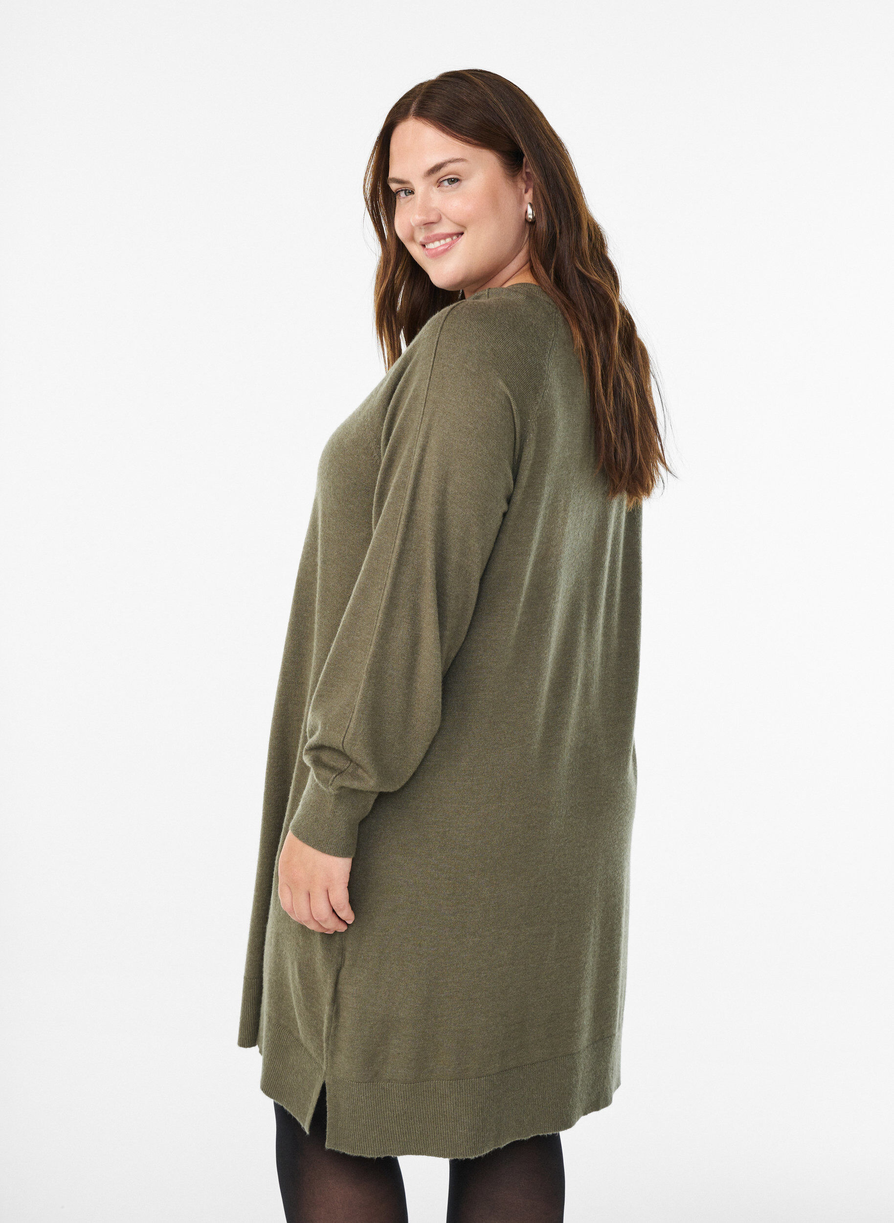 Zizzi Robe courte en maille &agrave; manches raglan et couture centrale, Vert Kaki, Model image number 2