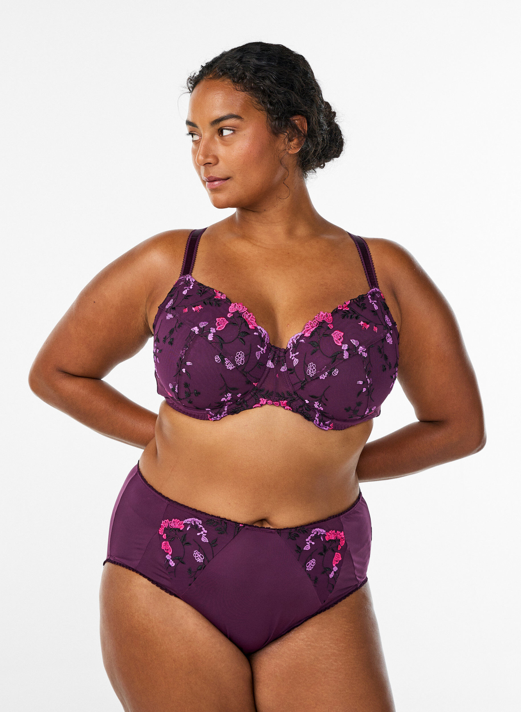 Culotte brief en microfibre avec broderies florales, Violet, Model