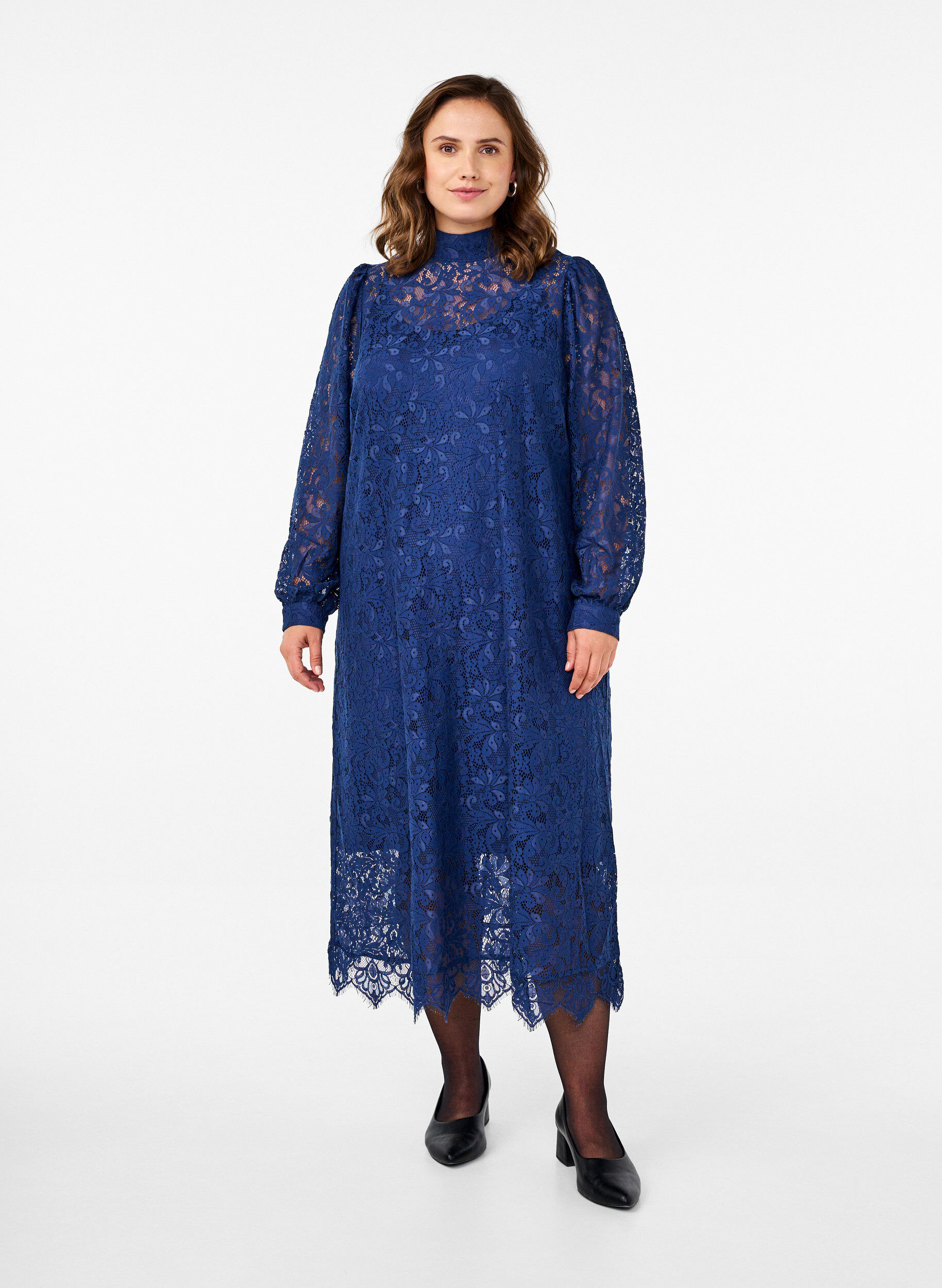 Zizzi Robe en dentelle &agrave; manches longues avec col montant, Estate Blue, Model image number 0