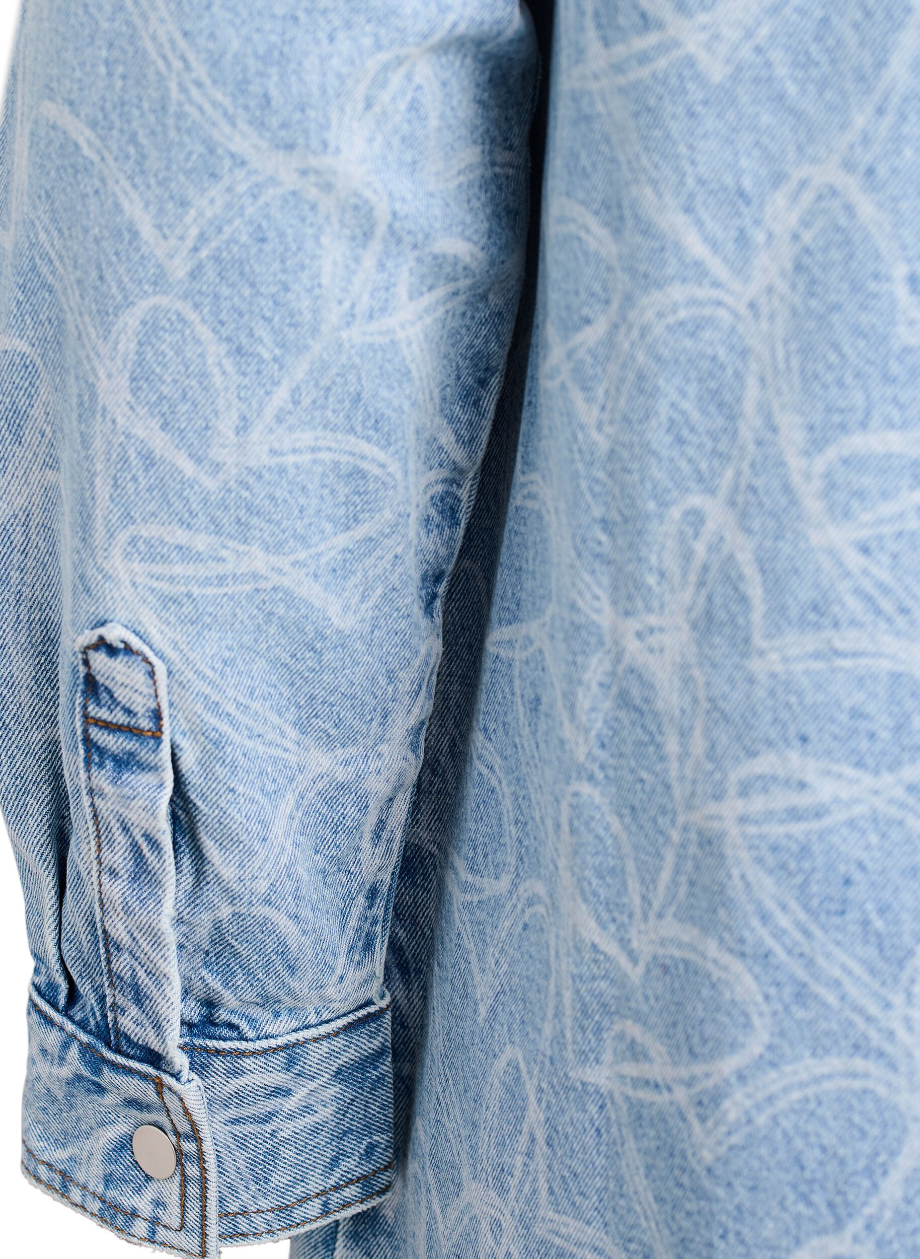 Zizzi Robe en jean &agrave; motif c&oelig;urs, Bleu Clair, Packshot image number 3