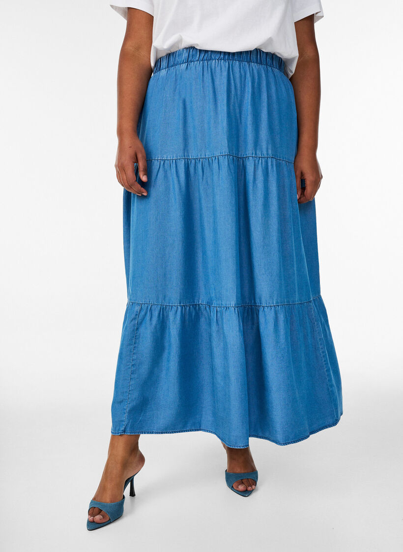Jupe maxi en jean avec volants, Bleu, Model