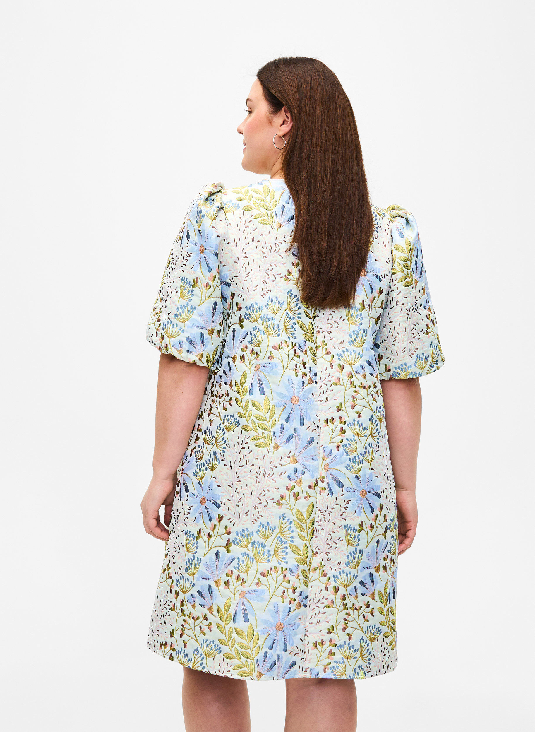 Zizzi Robe en jacquard avec manches 1/2, Wild Flower AOP, Model image number 1