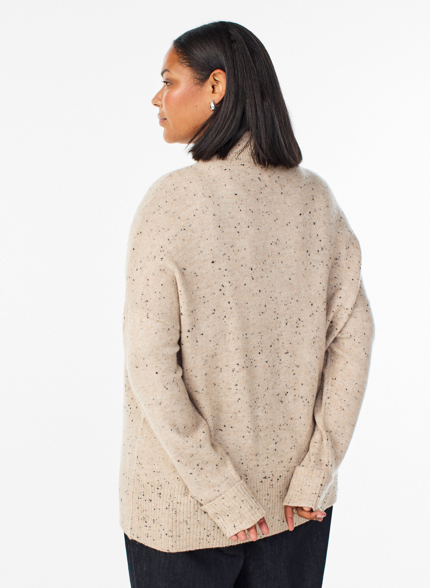 Zizzi Pull en maille avec col montant et motif &agrave; pois, Beige, Model image number 2