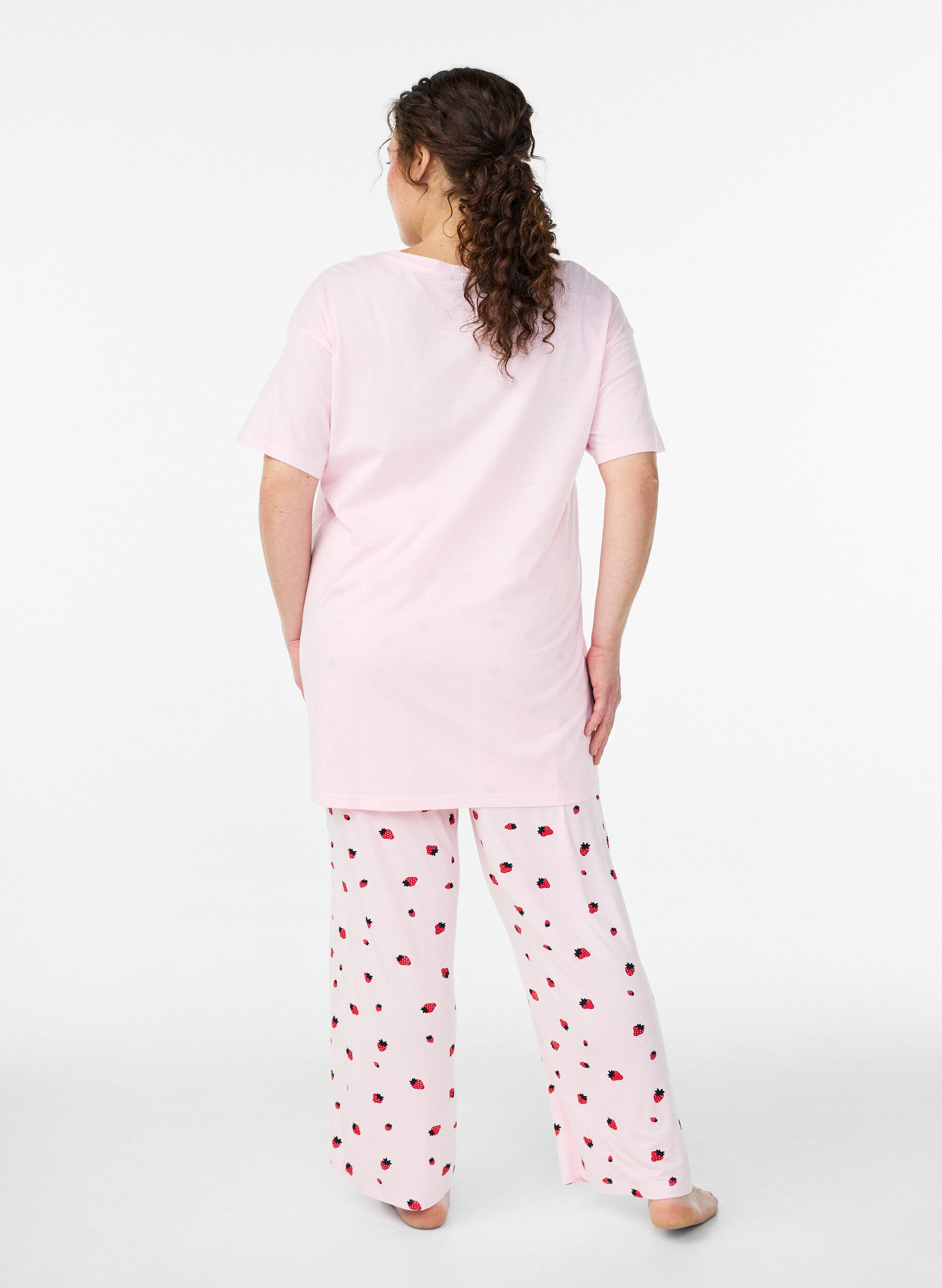 Zizzi Pantalon de pyjama en jersey doux avec taille haute et imprim&eacute; fruits, Rose, Model image number 1