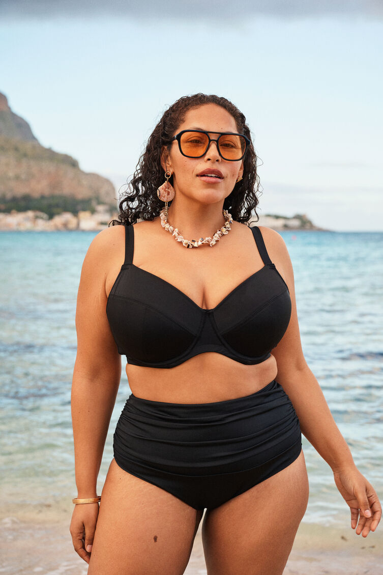 Haut de bikini &agrave; maintien &eacute;lev&eacute;, , Model