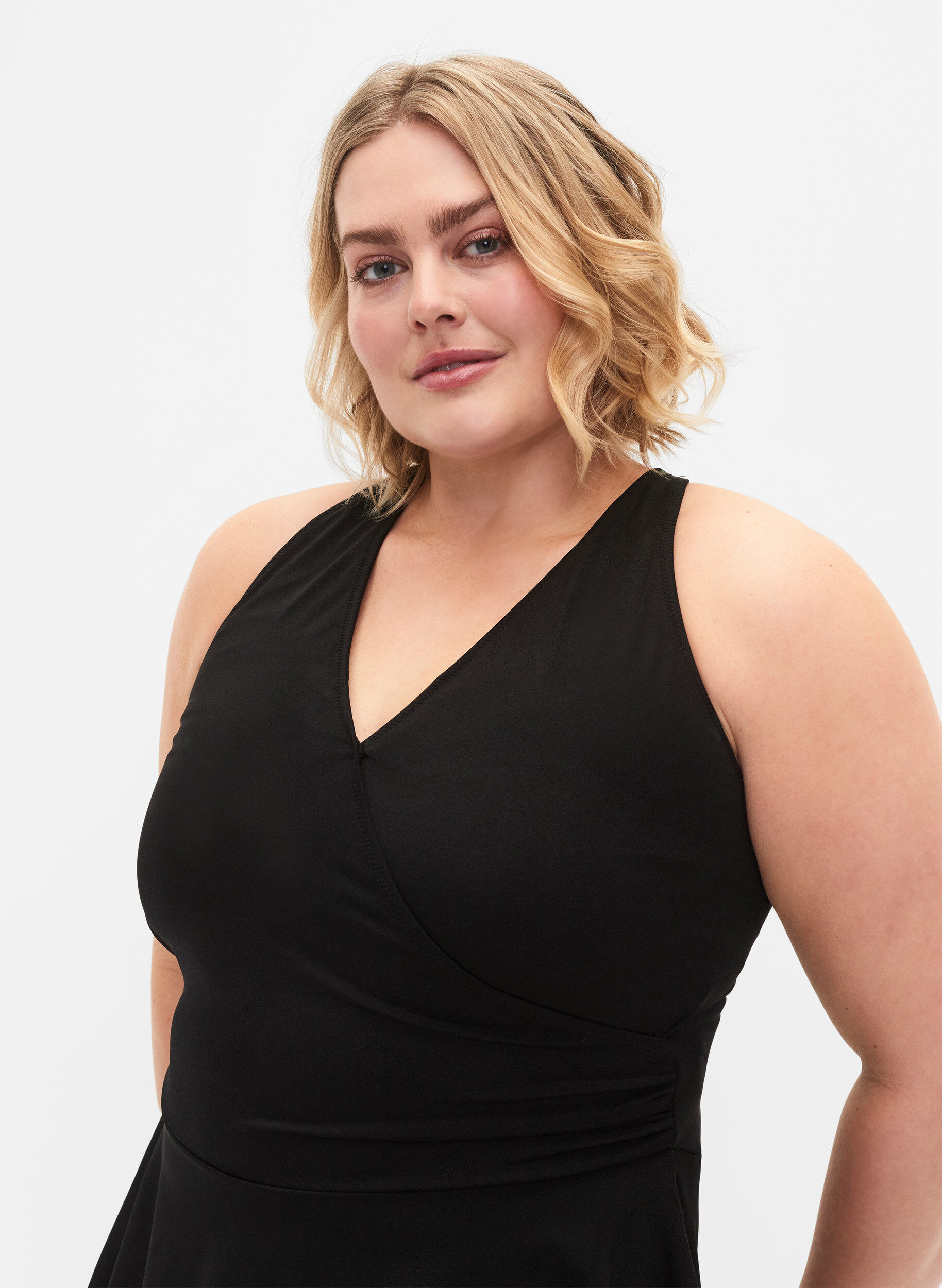 Zizzi Maillot de bain avec dos crois&eacute; et jupe, Black, Model image number 2