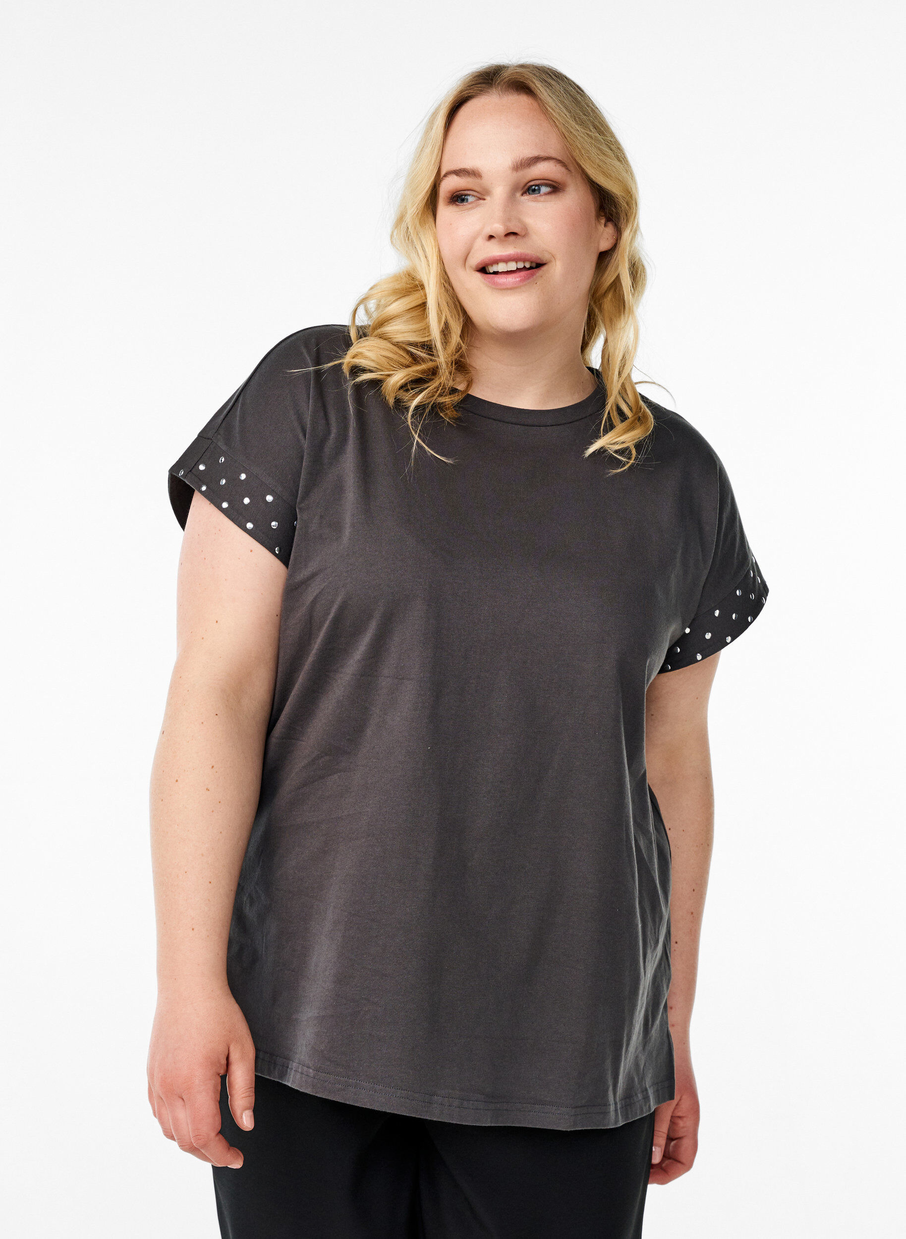T-shirt en coton biologique avec rivets, Gris anthracite, Model