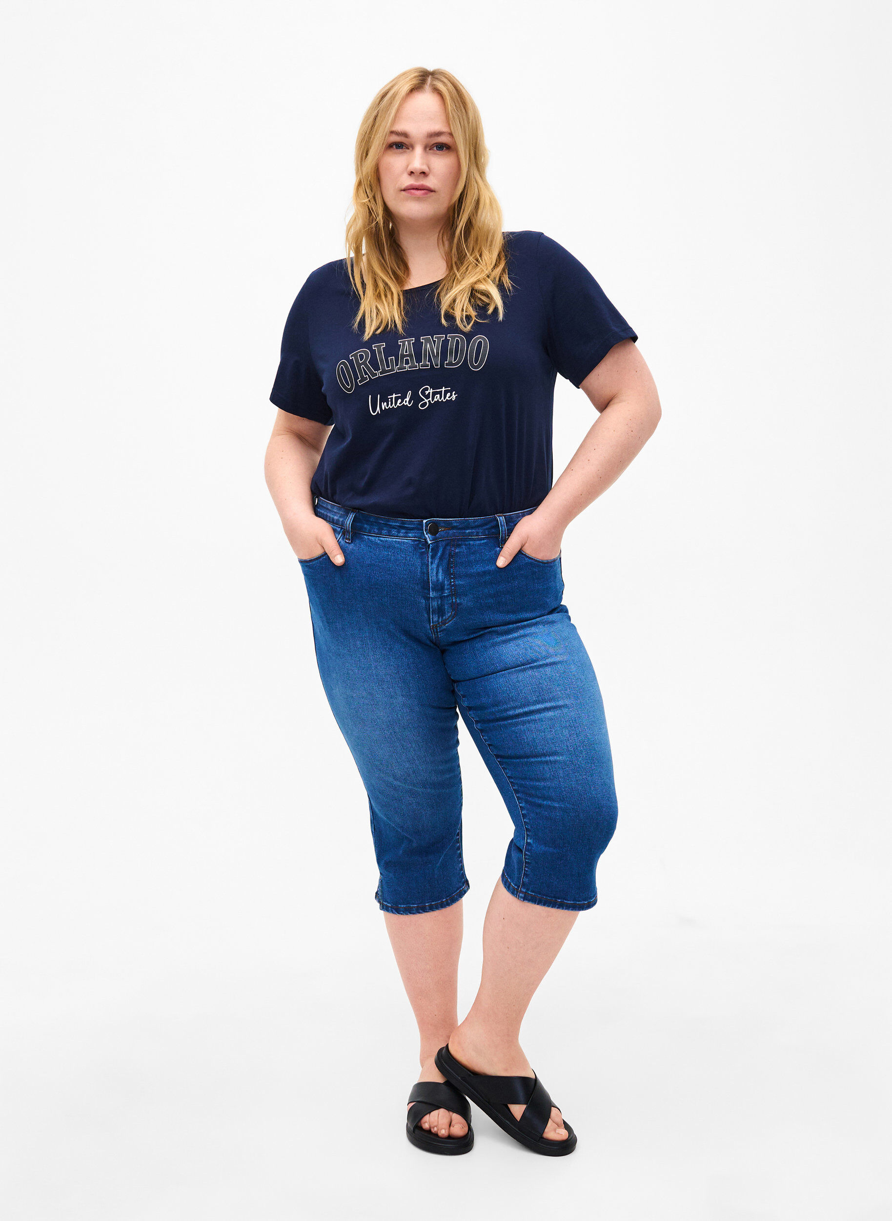 Zizzi T-shirt en coton avec texte, Navy B. Orlando, Model image number 2