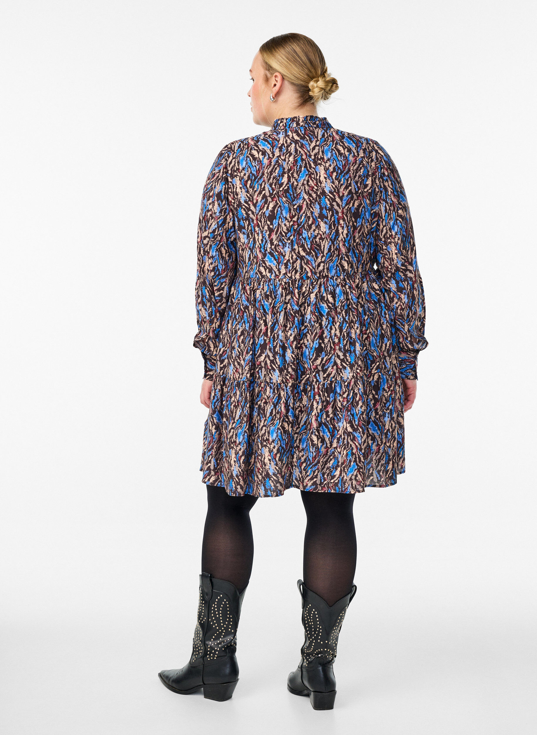 Zizzi Robe trap&egrave;ze avec col &agrave; volants, Bleu, Model image number 2