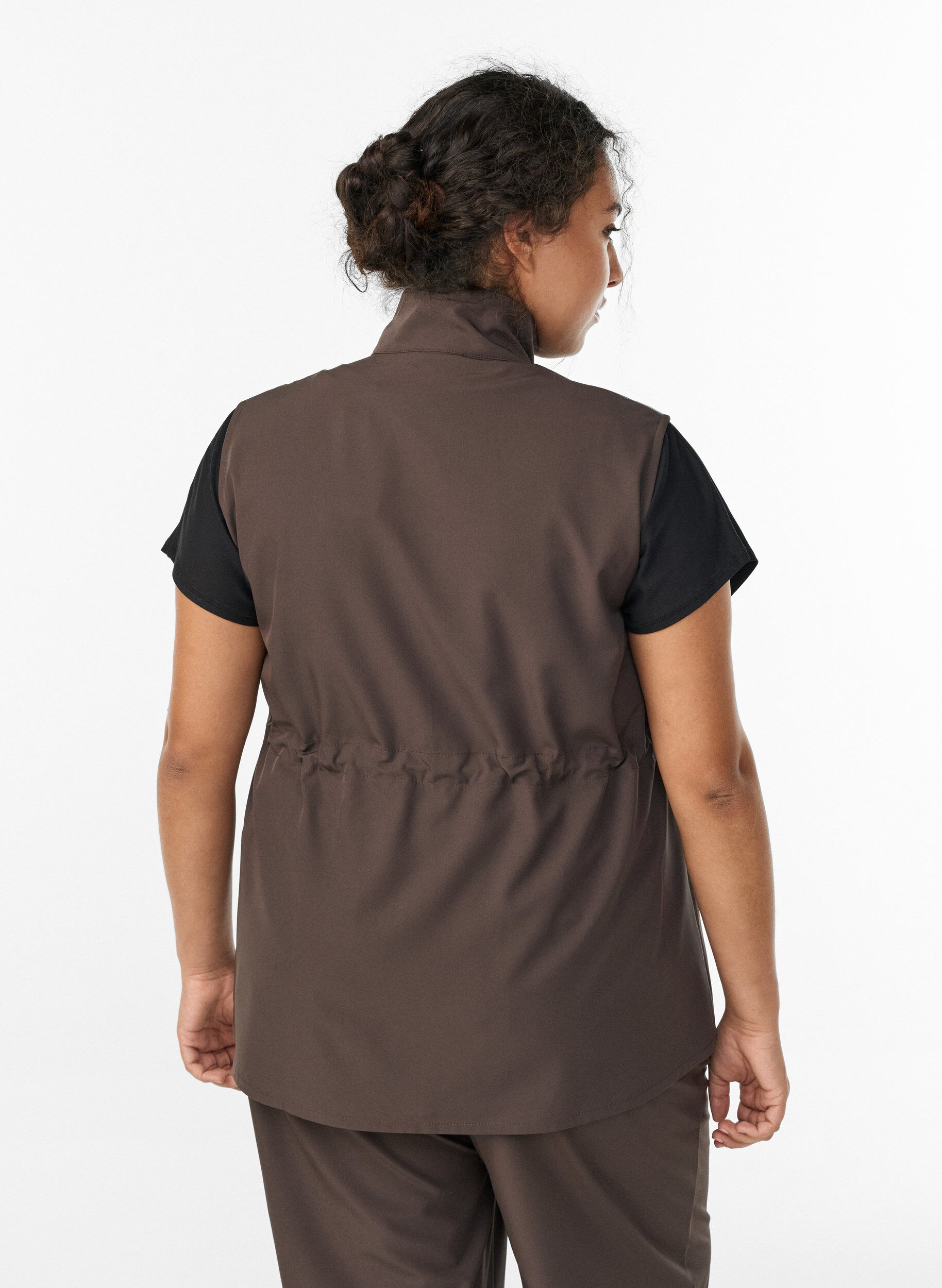 Zizzi Veste sans manches avec taille &eacute;lastiqu&eacute;e, Marron, Model image number 2