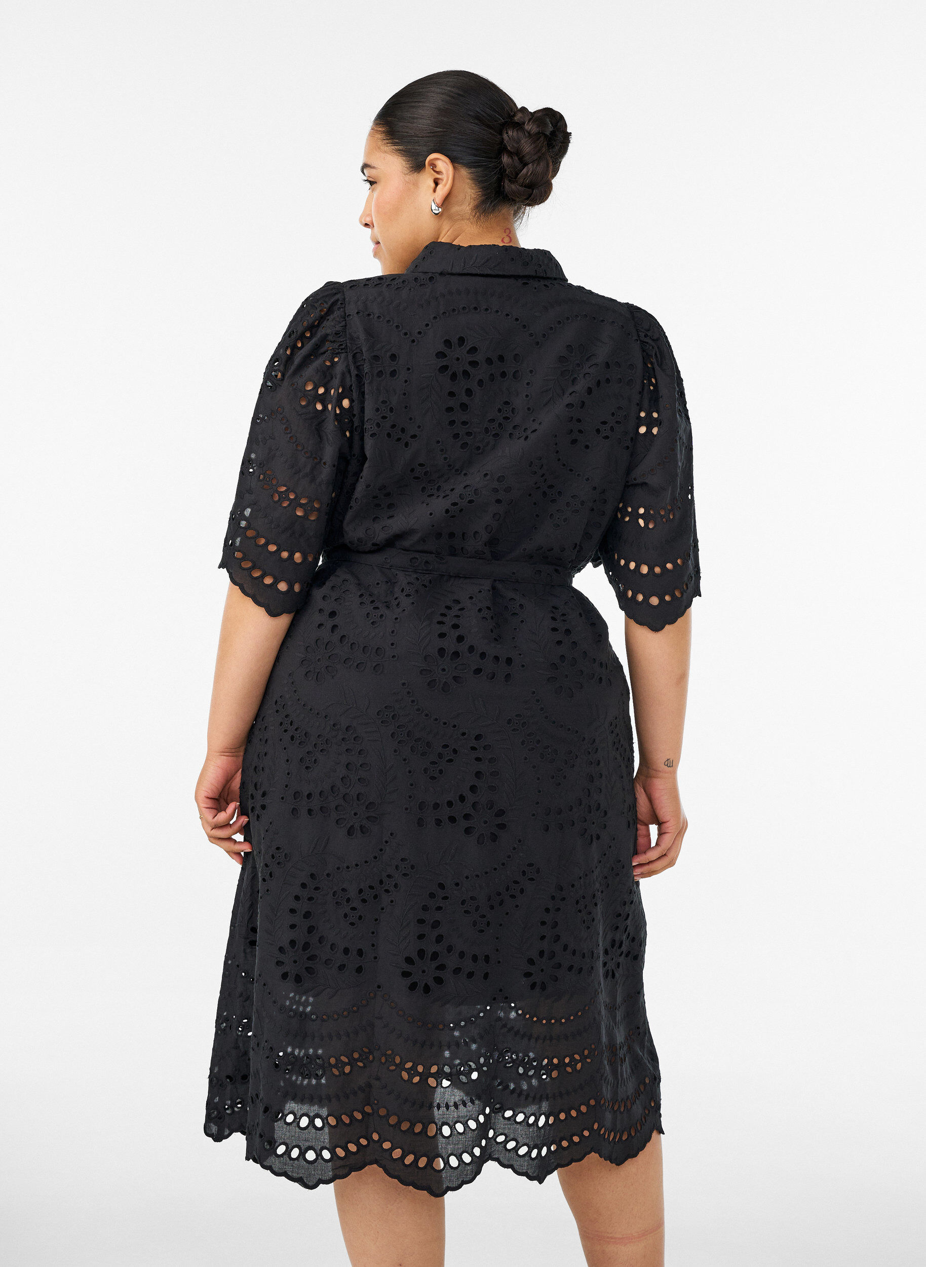 ZizziRobe chemise en broderie anglaise avec une ceinture &agrave; nouer, Noir, Model image number 2