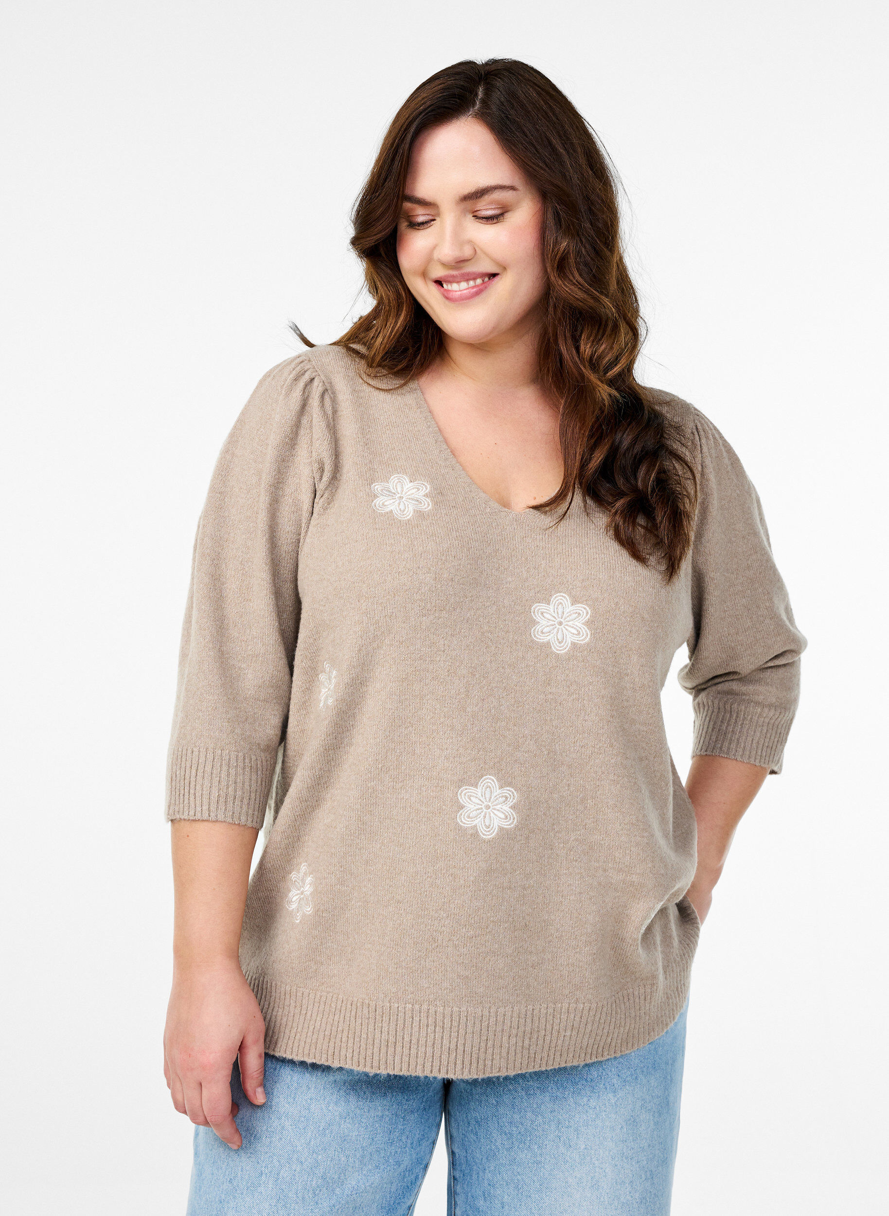 Zizzi Chemisier en maille avec des fleurs brod&eacute;es, Simply Taupe Mel., Model image number 0