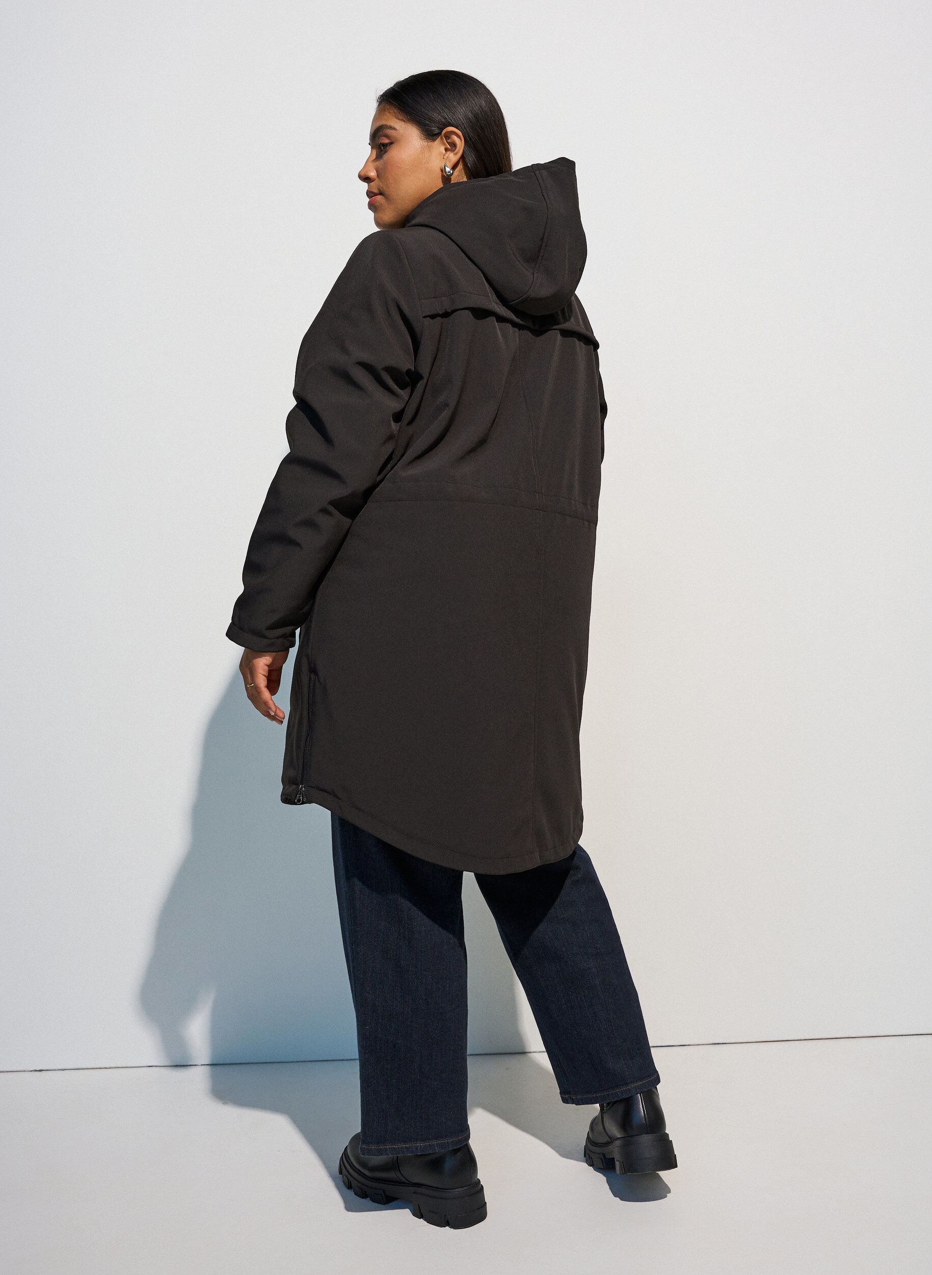 ZizziVeste softshell r&eacute;sistante &agrave; l'eau avec doublure matelass&eacute;e, Noir, Model image number 2