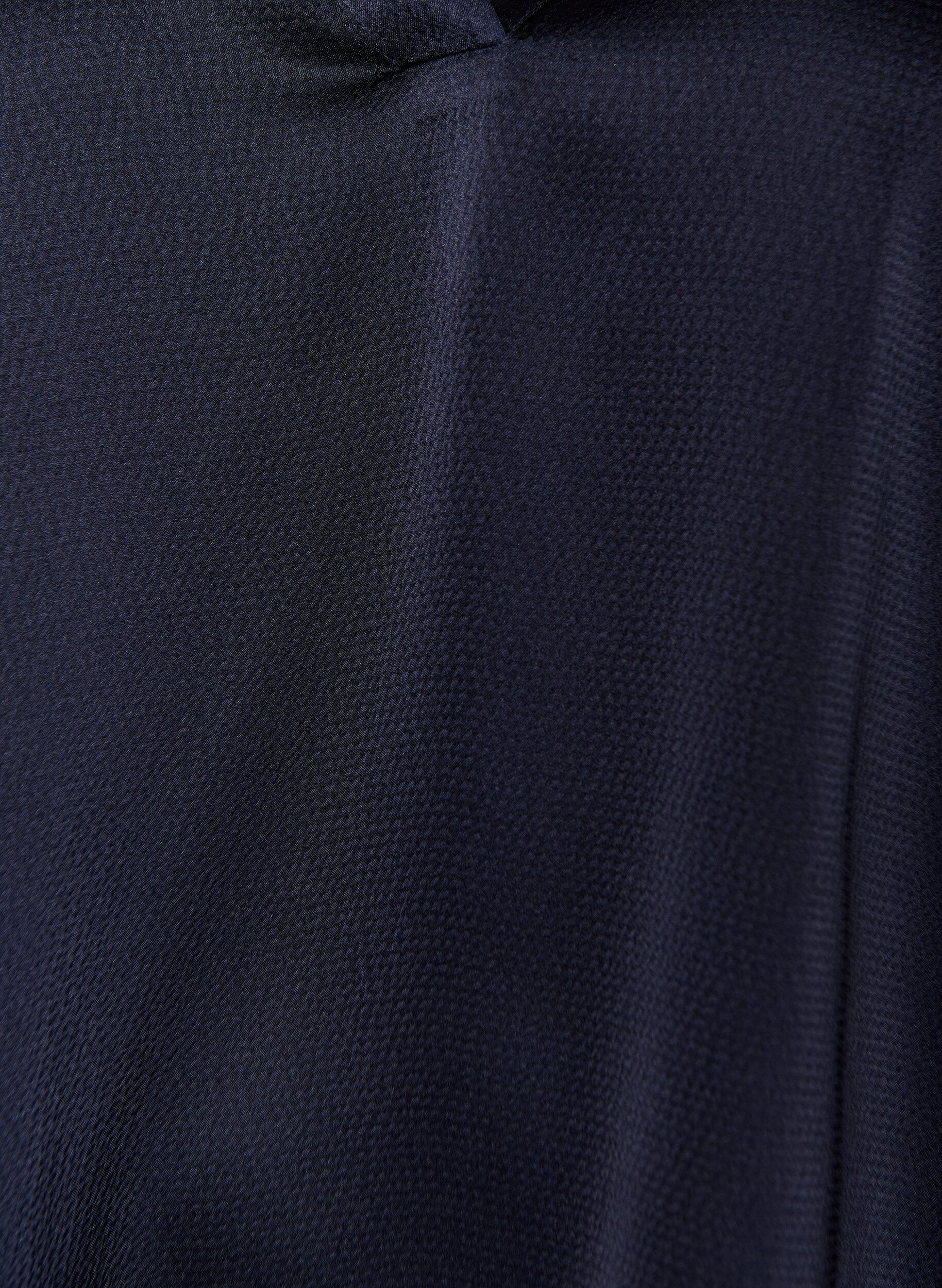 Zizzi Blouse satin&eacute;e avec manches courtes et col &agrave; volants, Bleu, Packshot image number 2