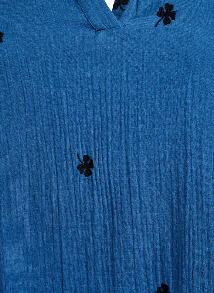 Robe courte en mousseline de coton avec des fleurs brodées, Bleu, Packshot image number 2