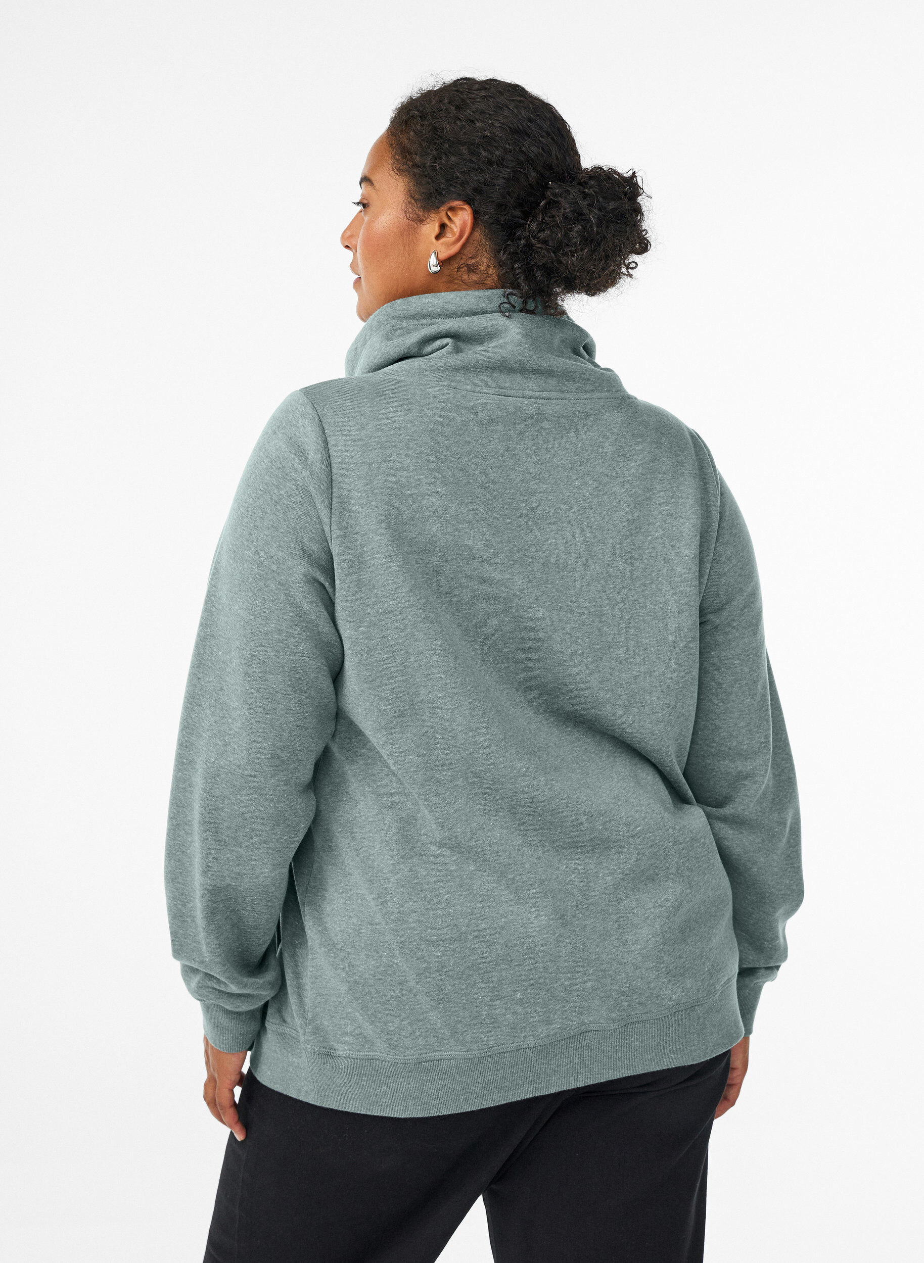 Zizzi Sweatshirt avec col montant et poches, Vert, Model image number 2