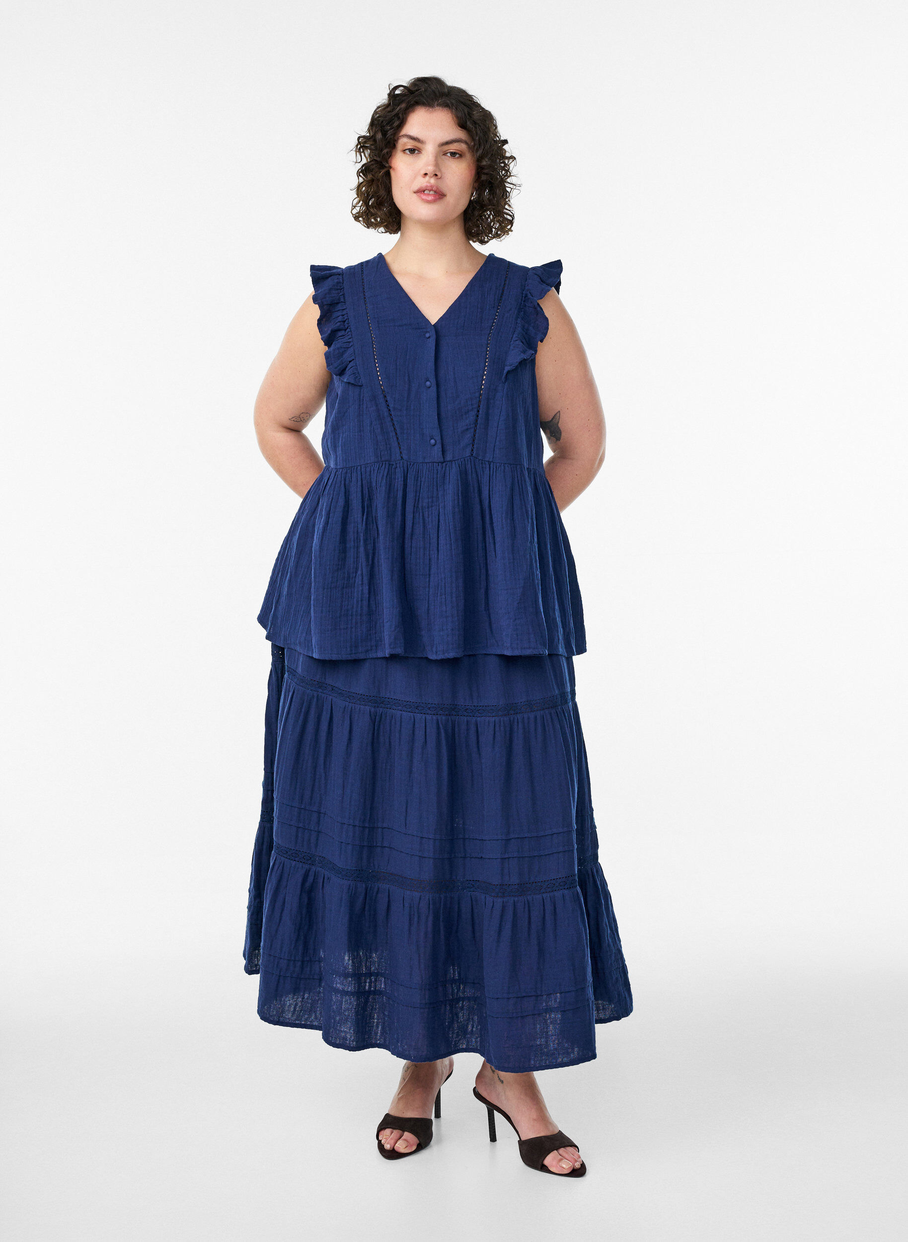 ZizziBlouse sans manches en mousseline de coton avec volants, Bleu, Model image number 1
