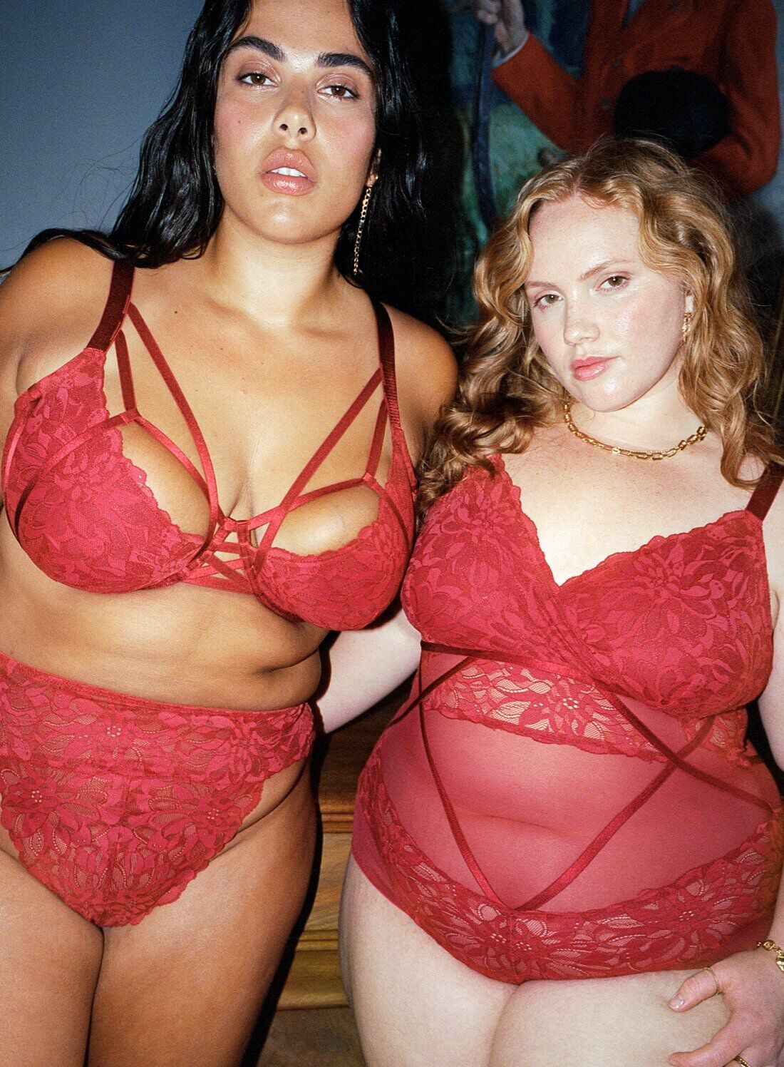 Zizzi Body rouge avec maille et dentelle, , Model