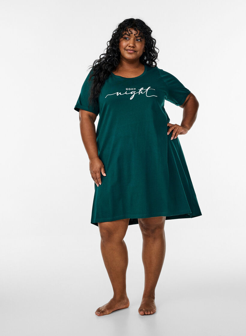 Chemise de nuit &agrave; manches courtes en coton biologique, Vert fonc&eacute;, Model image number 1