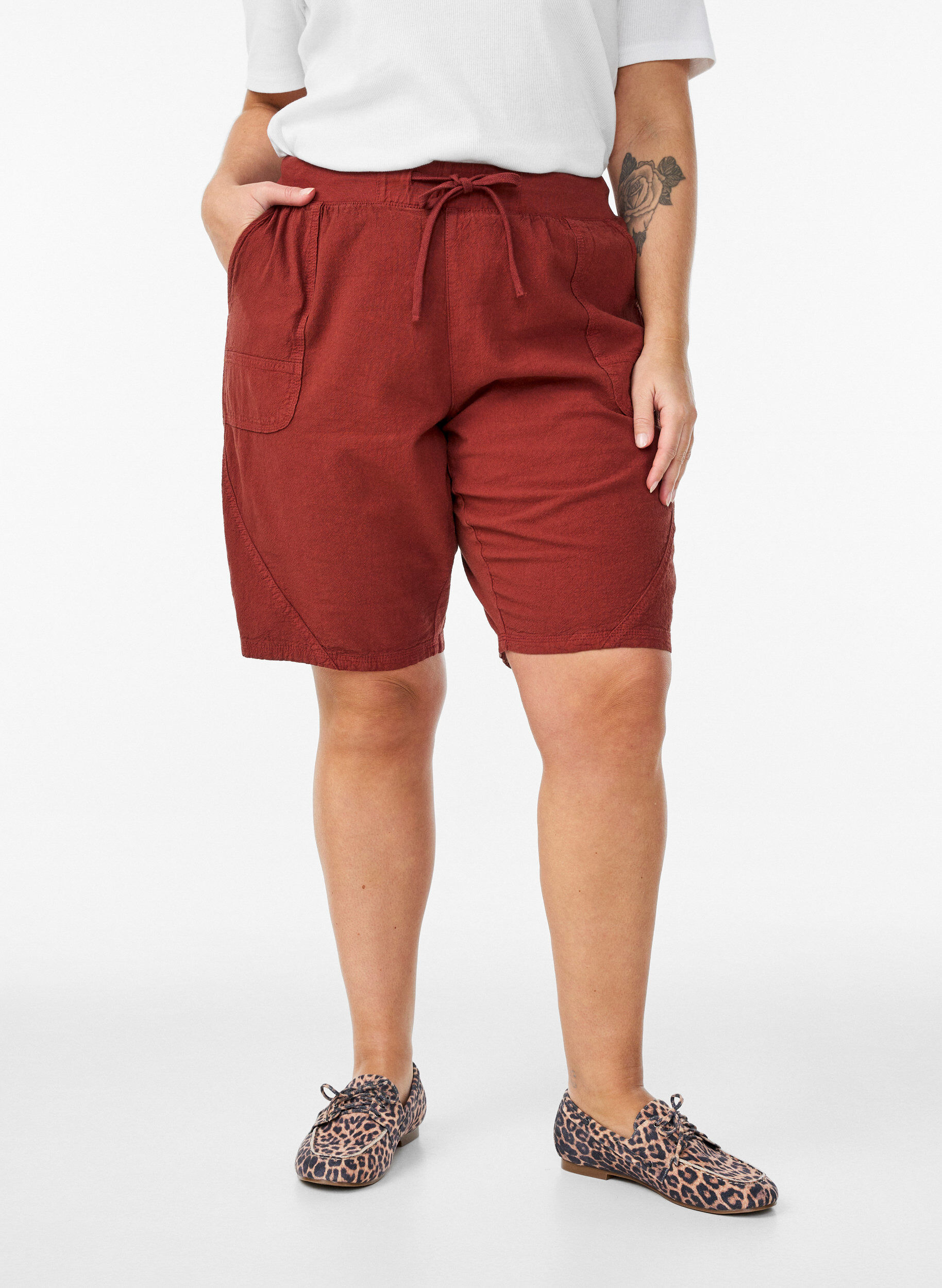 ZizziShort en coton ample avec poches, Bordeaux, Model image number 3