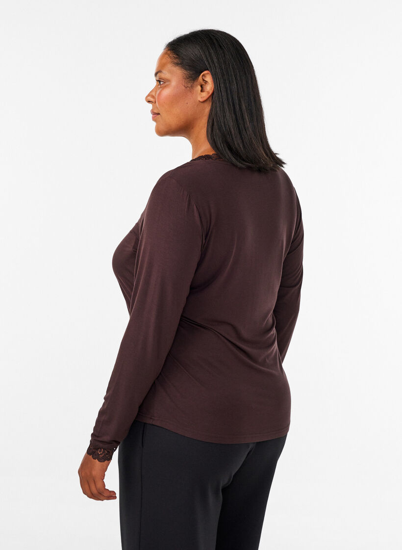 Blouse en viscose avec d&eacute;tails en dentelle et col en V, Marron, Model image number 2