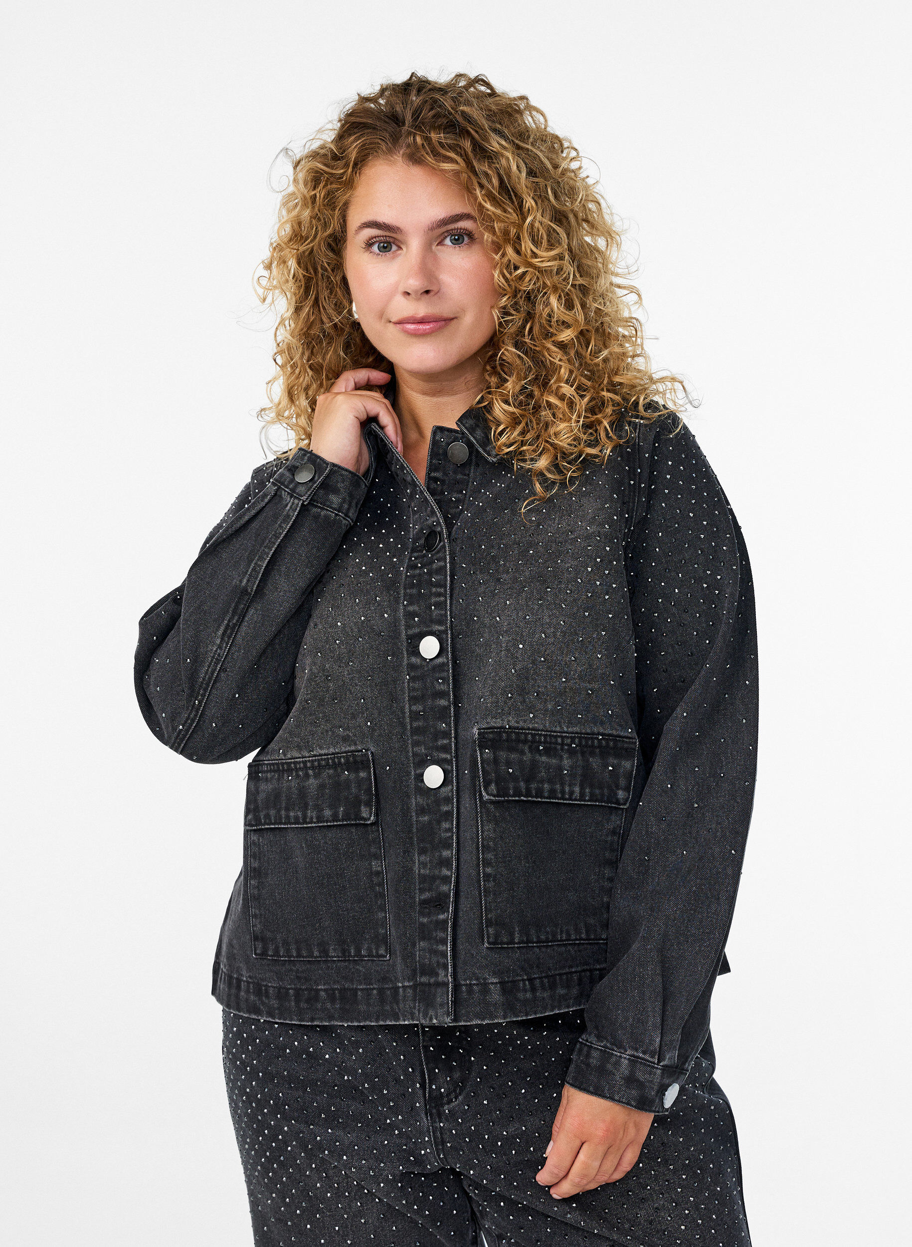 Veste en jean avec strass et grandes poches avant, Gris, Model
