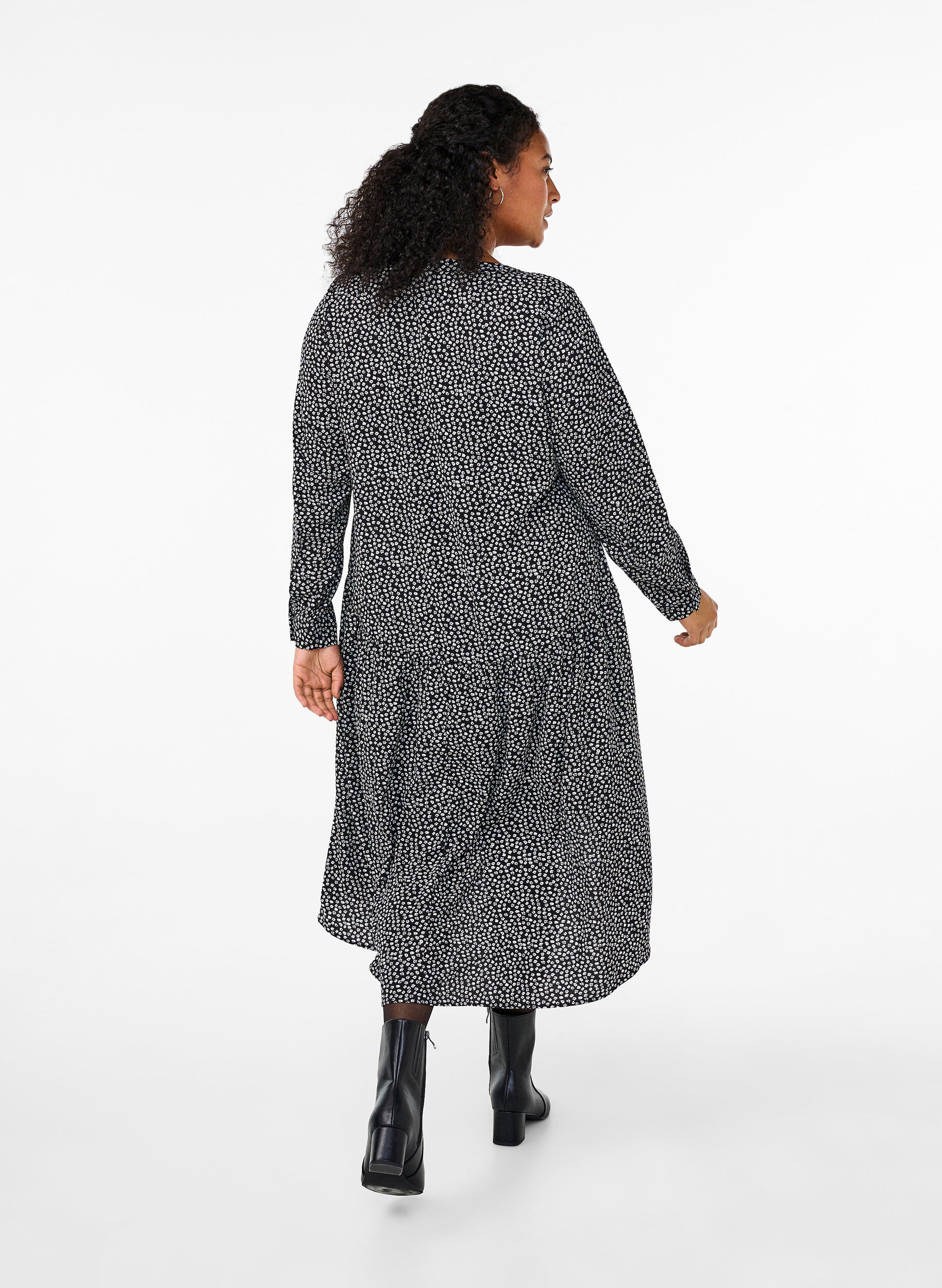 Zizzi Robes midi &agrave; manches longues, Black Small Flower, Model image number 1