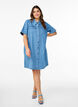 Robe chemise courte en jean avec un motif rayé, Bleu, Model image number 1