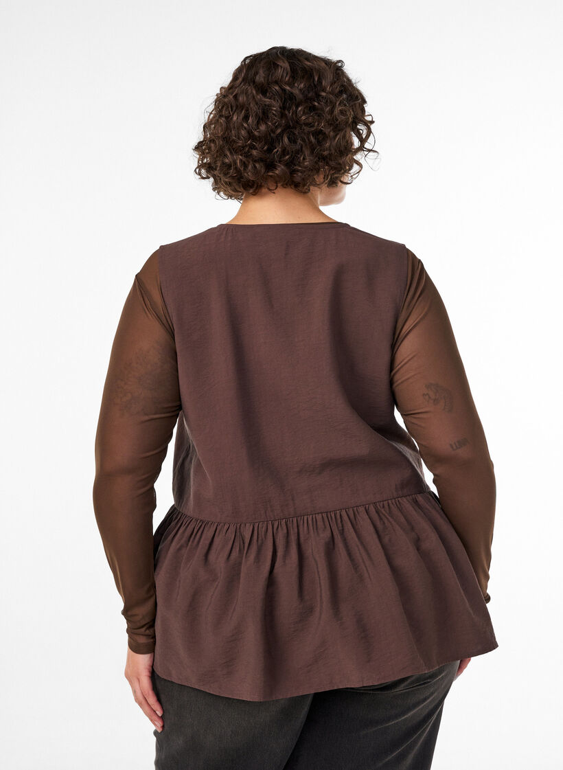 Blouse p&eacute;plum sans manches avec boutons d&eacute;coratifs, Marron, Model image number 2