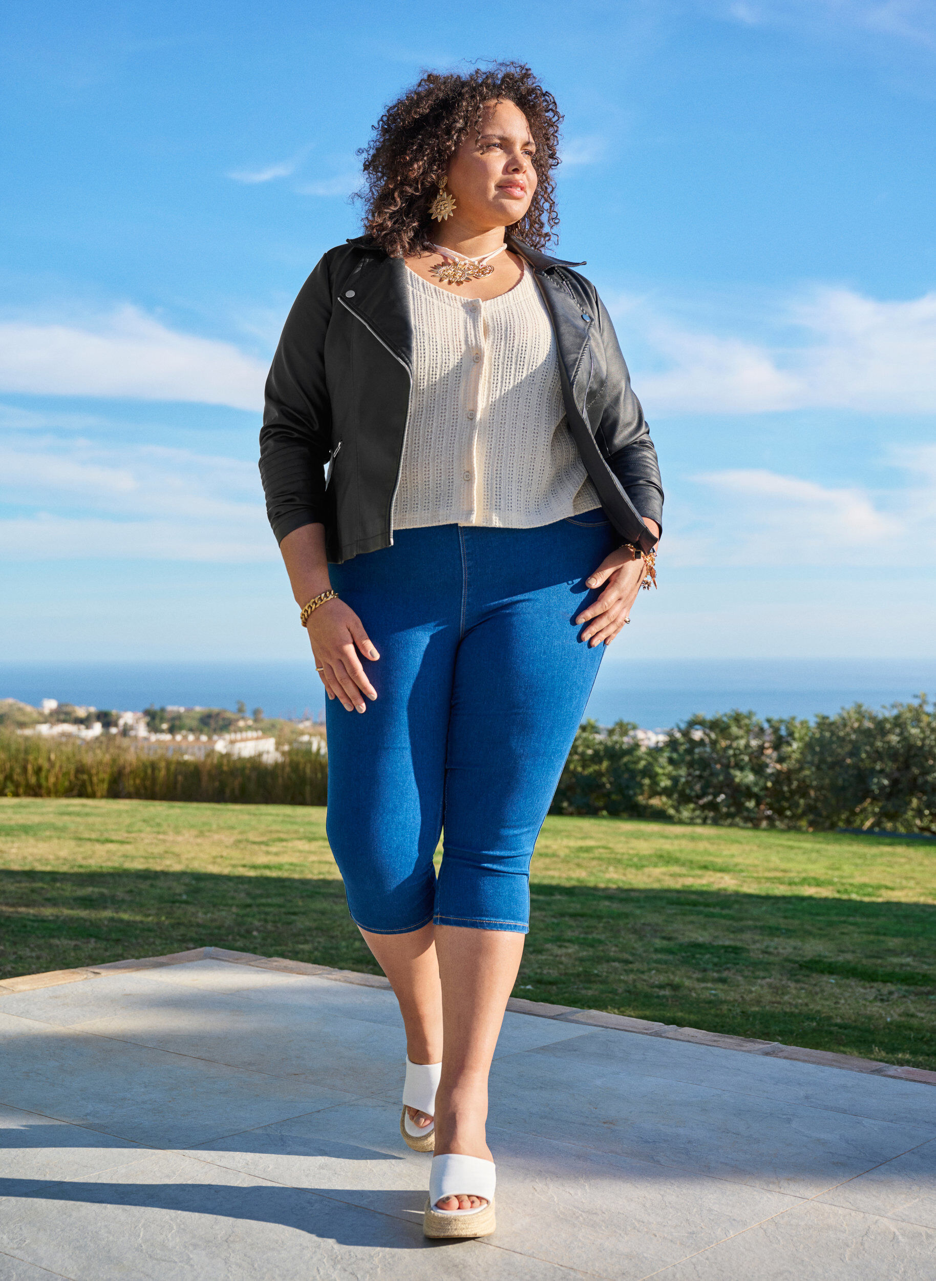 Zizzi  Pantacourts en jean avec ceinture &eacute;lastique, Bleu, Image image number 0