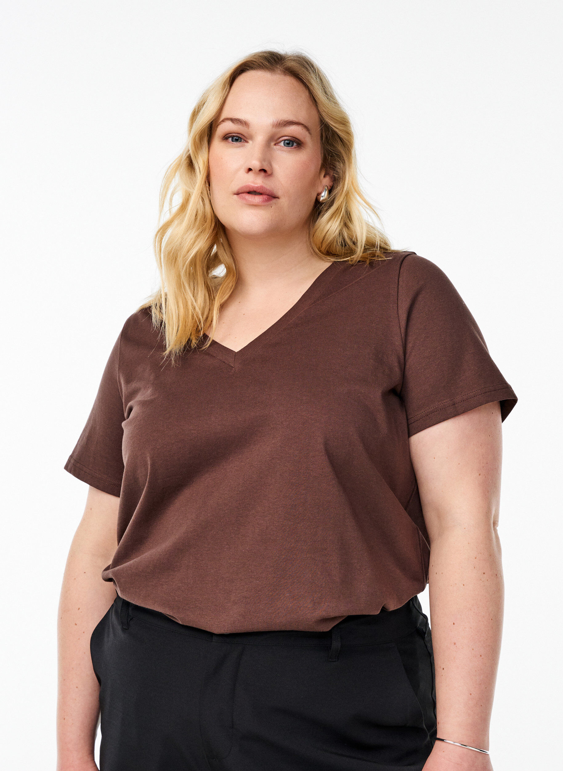 T-shirt en coton simple avec encolure en V, Marron, Model